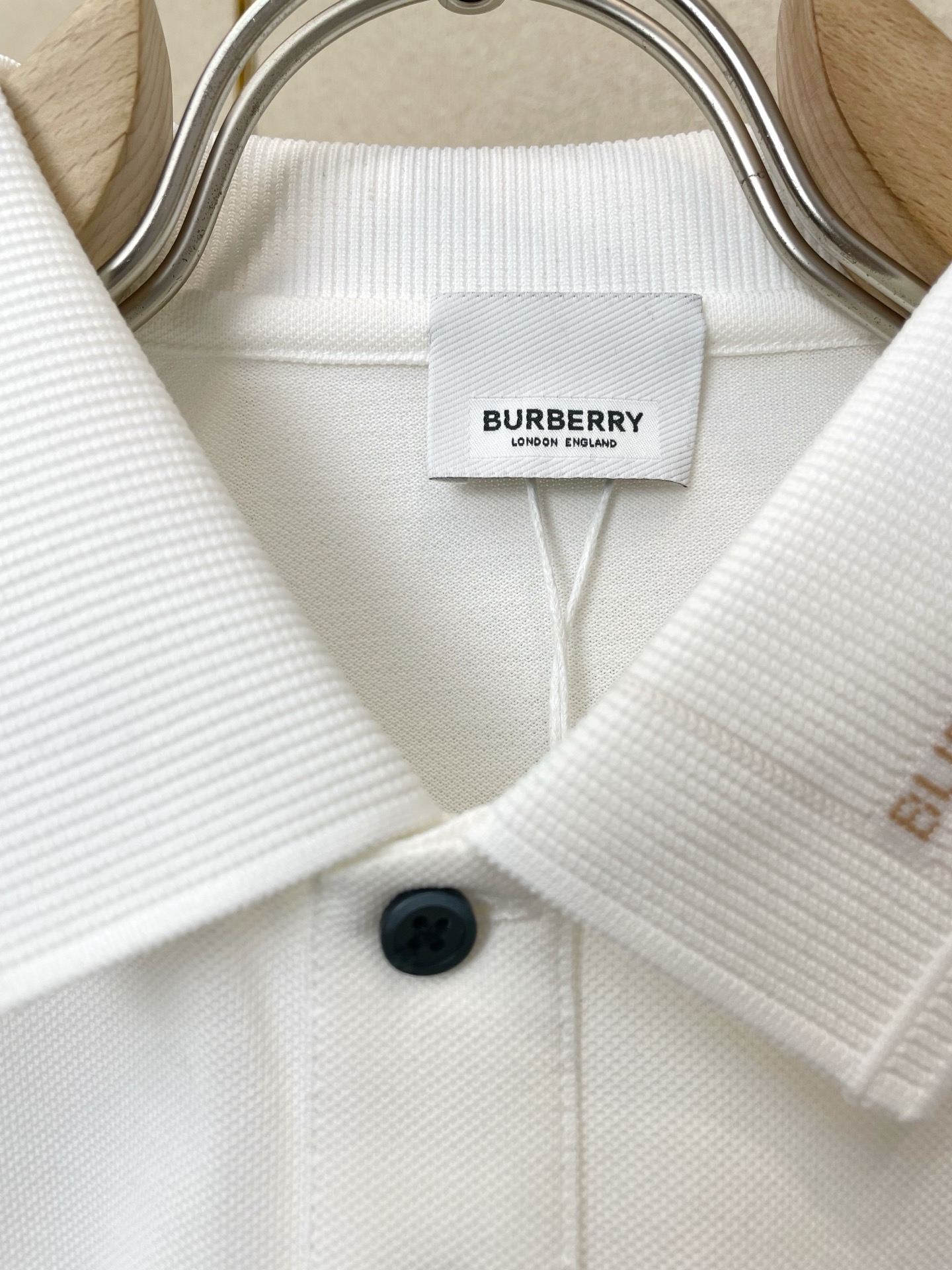 。Burberry巴宝莉💥砸锅卖铁都要上的新款新款原单男士休闲短袖 高端定制 高端版本 时尚百搭爆款⚠️