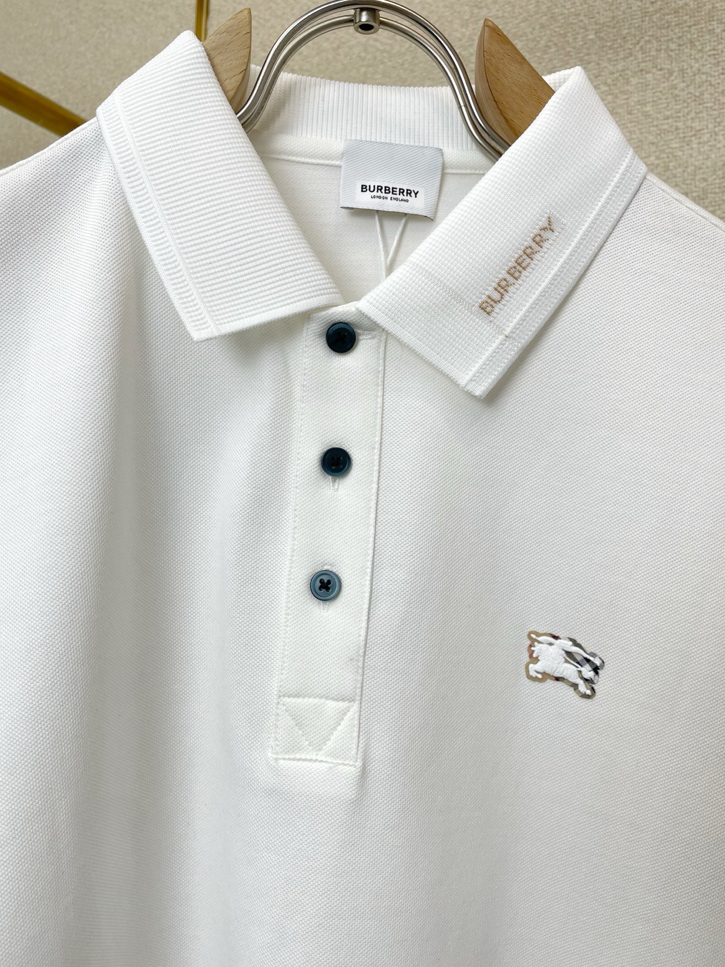 。Burberry巴宝莉💥砸锅卖铁都要上的新款新款原单男士休闲短袖 高端定制 高端版本 时尚百搭爆款⚠️