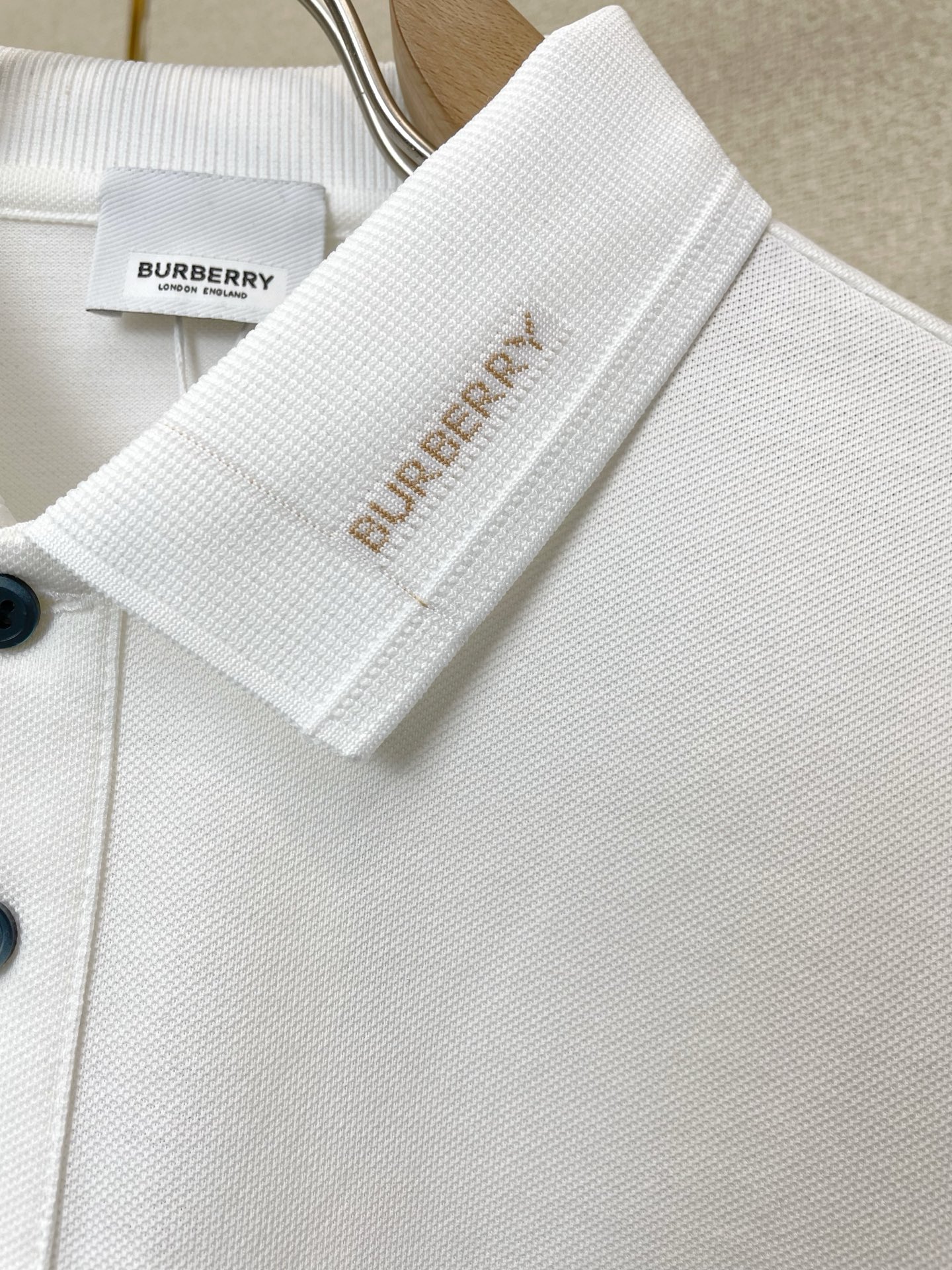 。Burberry巴宝莉💥砸锅卖铁都要上的新款新款原单男士休闲短袖 高端定制 高端版本 时尚百搭爆款⚠️