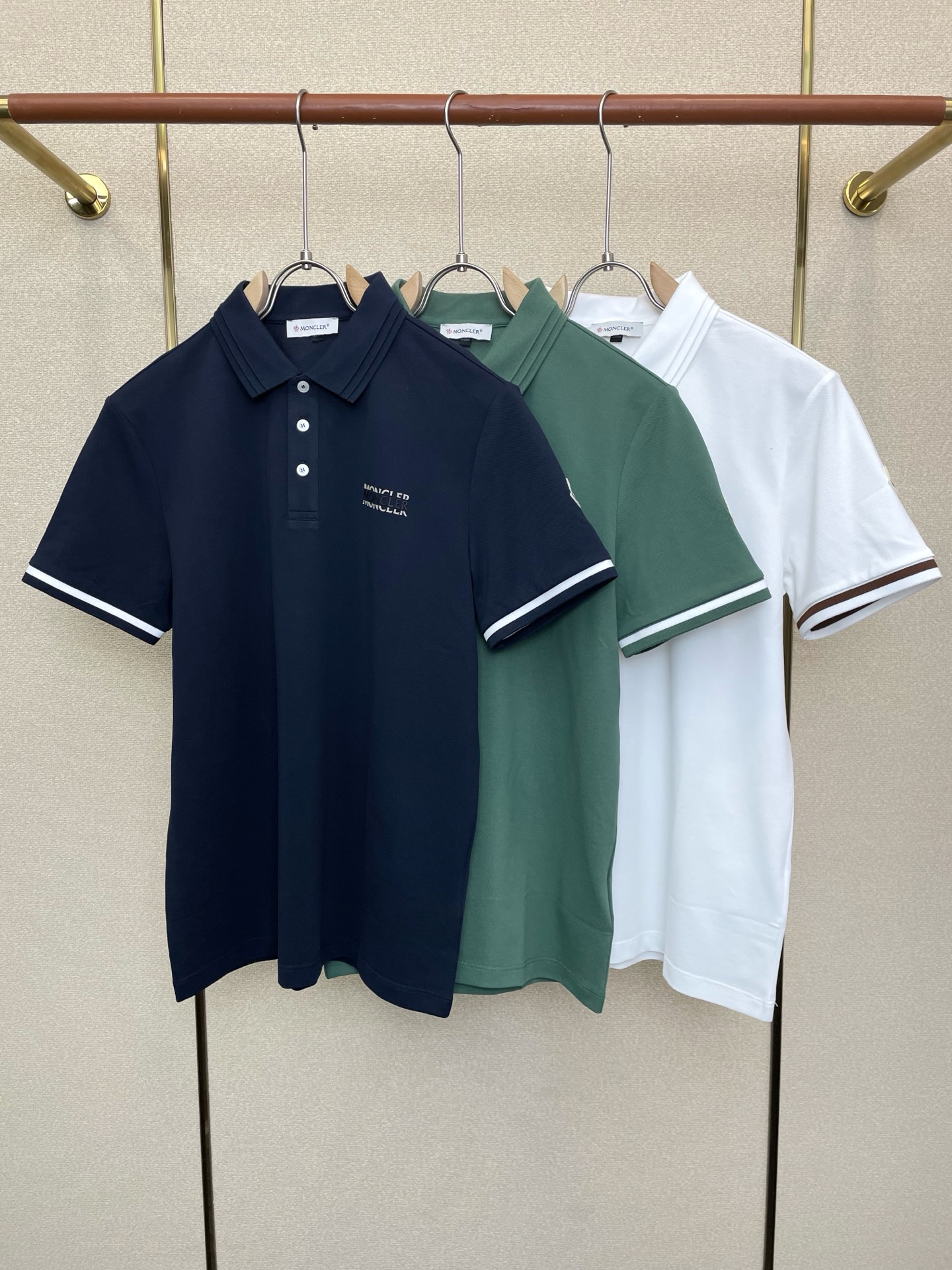 。Moncler蒙口💥砸锅卖铁都要上的新款新款原单男士休闲短袖 高端定制 高端版本 时尚百搭爆款⚠️⚠️