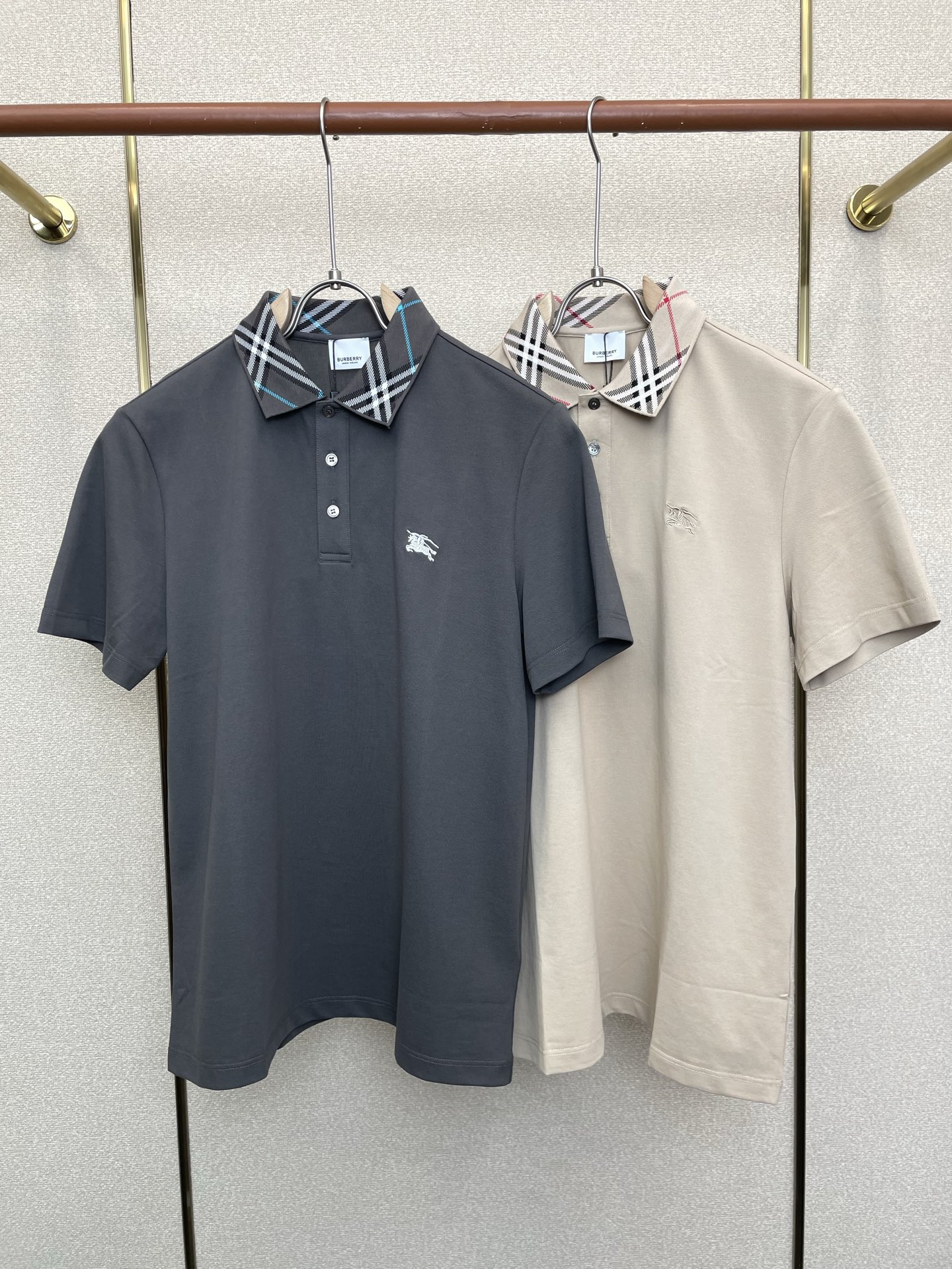 。Burberry巴宝莉💥砸锅卖铁都要上的新款新款原单男士休闲短袖 高端定制 高端版本 时尚百搭爆款⚠️