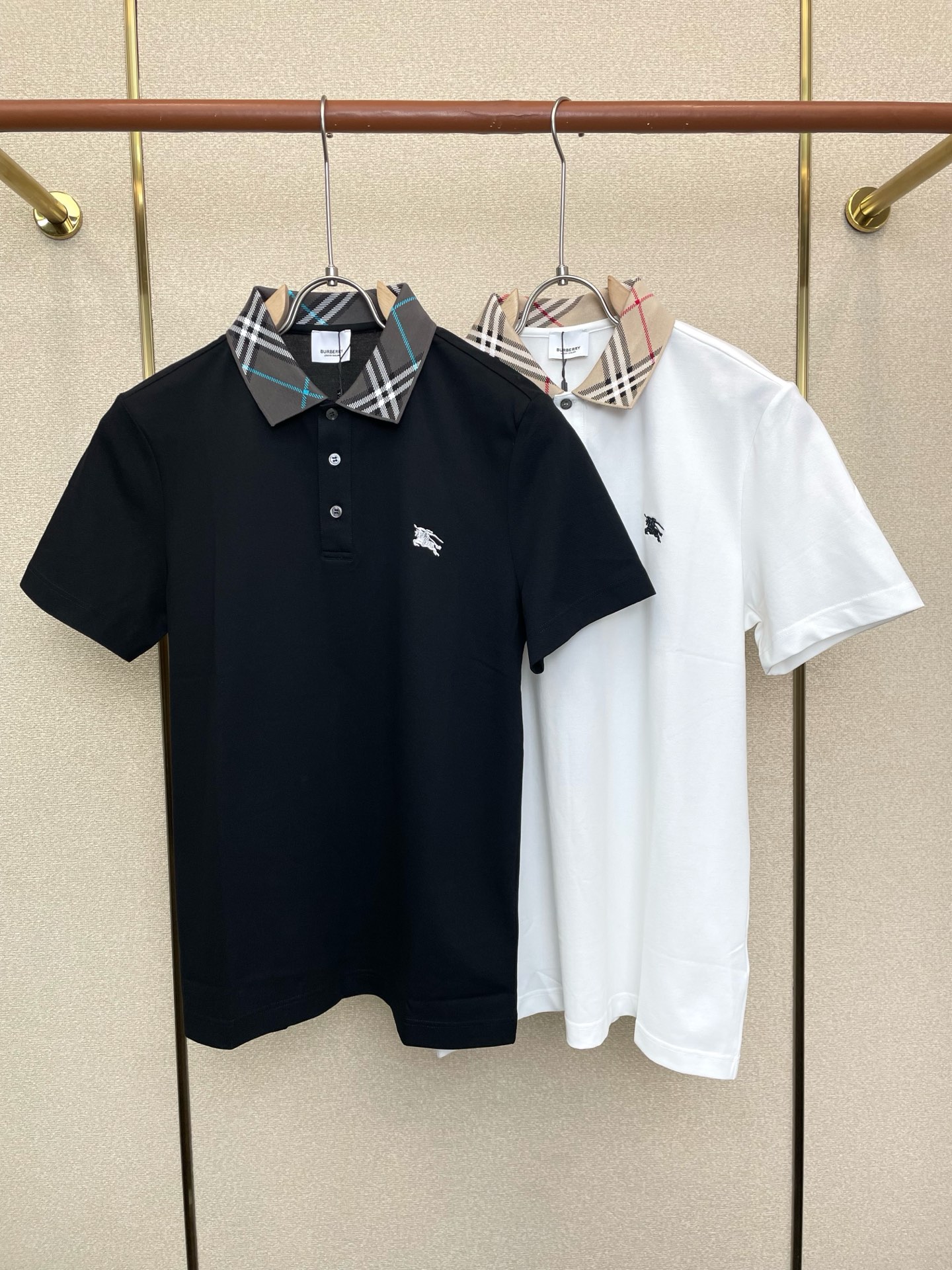 。Burberry巴宝莉💥砸锅卖铁都要上的新款新款原单男士休闲短袖 高端定制 高端版本 时尚百搭爆款⚠️