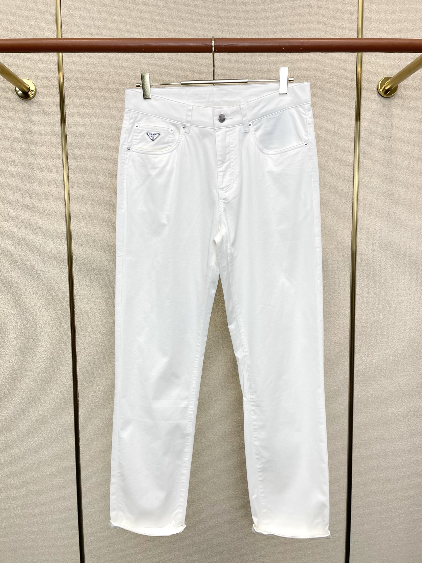 。Prada普拉达💥砸锅卖铁都要上的新款新款休闲裤 高端版本！专柜定制面料 透气舒适度高，细节无可挑剔，