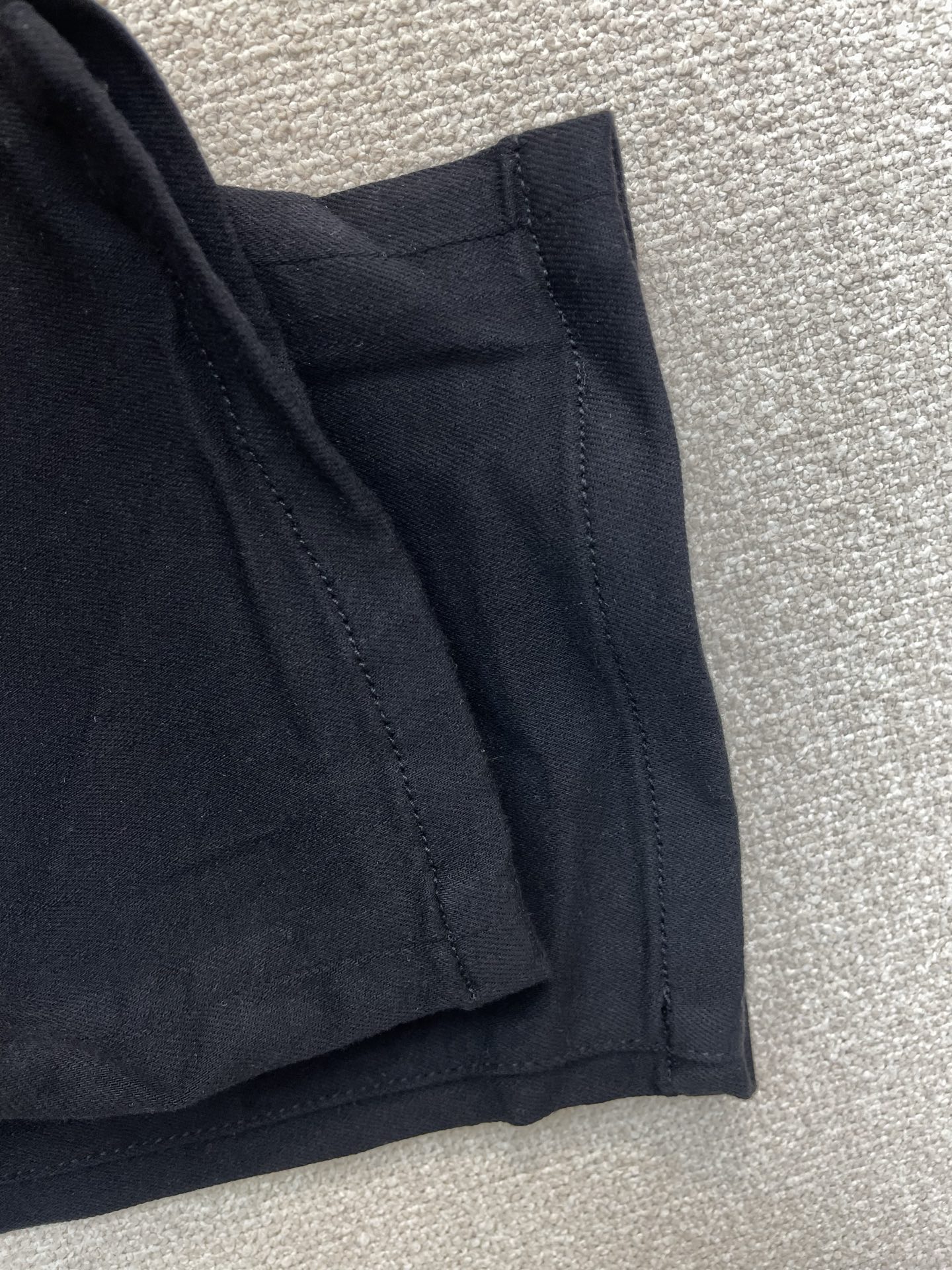 。Prada普拉达💥砸锅卖铁都要上的新款新款休闲牛仔裤👖高端版本！专柜定制面料 透气舒适度高，细节无可挑