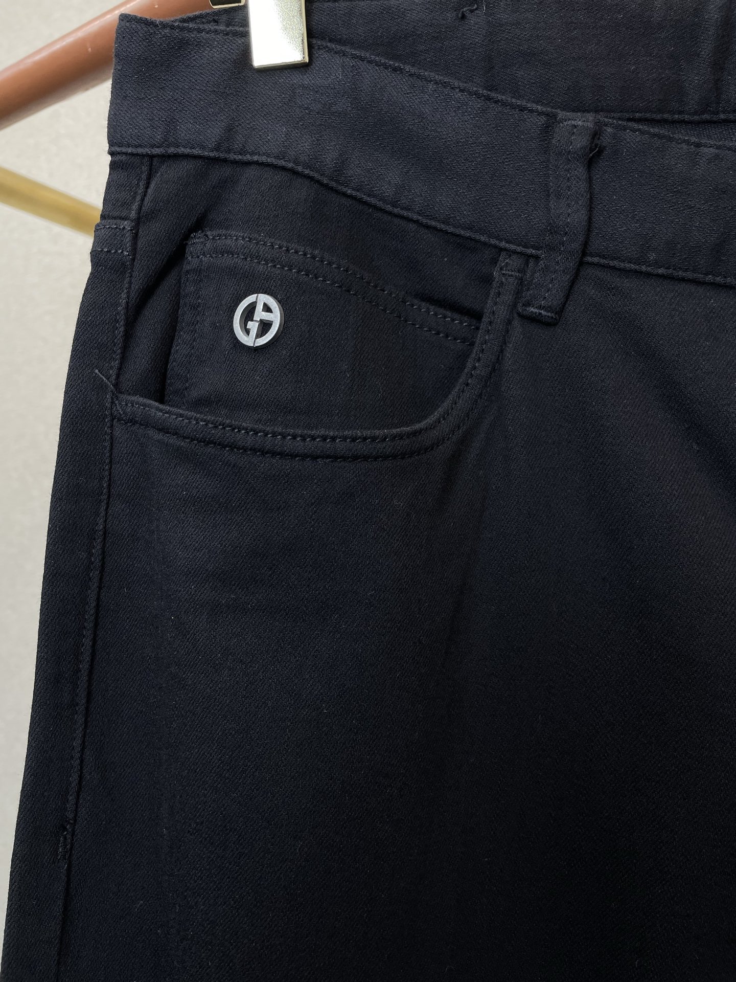 。ARMANI阿玛尼💥砸锅卖铁都要上的新款新款休闲牛仔裤👖高端版本！专柜定制面料 透气舒适度高，细节无可