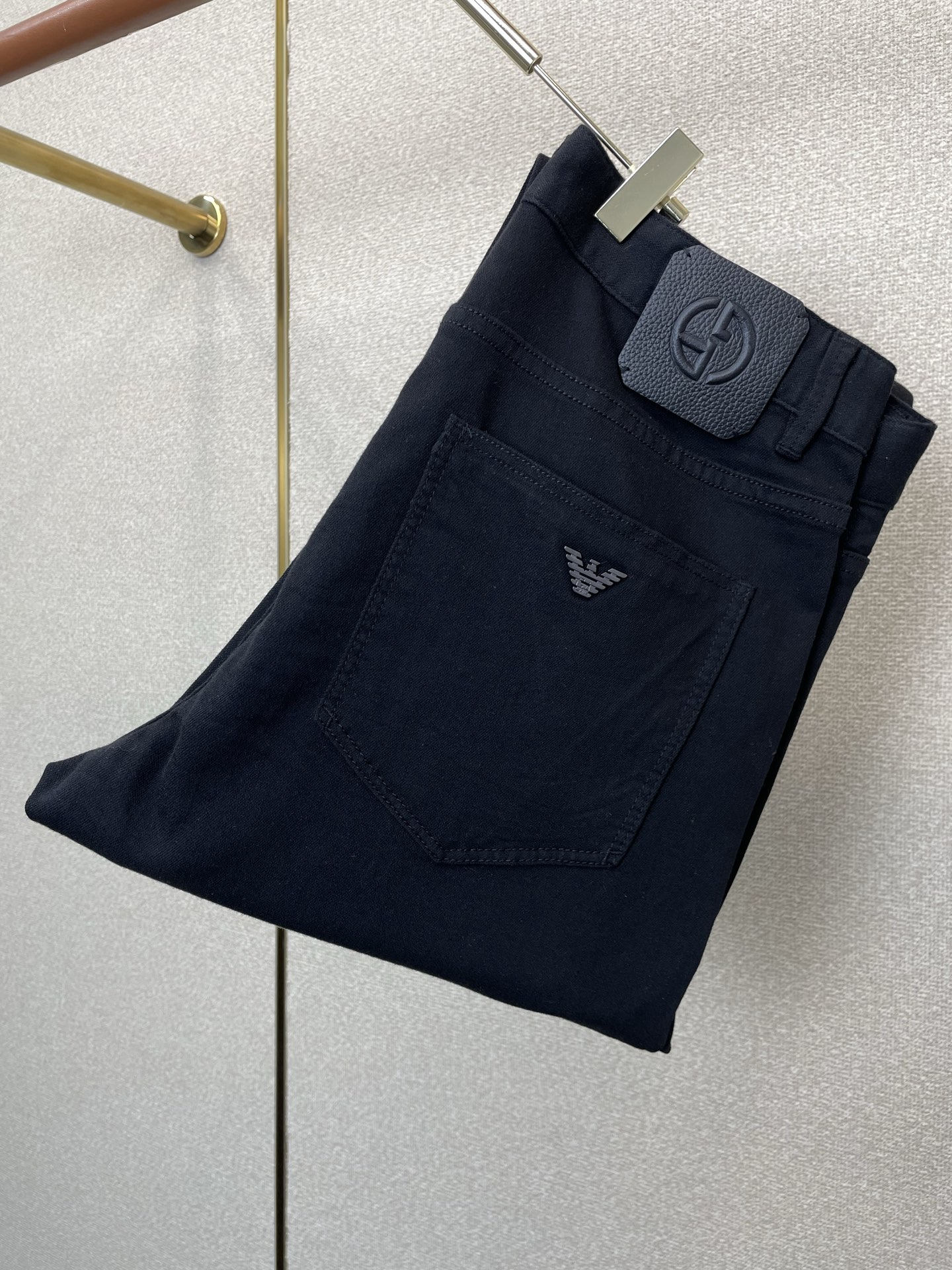 。ARMANI阿玛尼💥砸锅卖铁都要上的新款新款休闲牛仔裤👖高端版本！专柜定制面料 透气舒适度高，细节无可