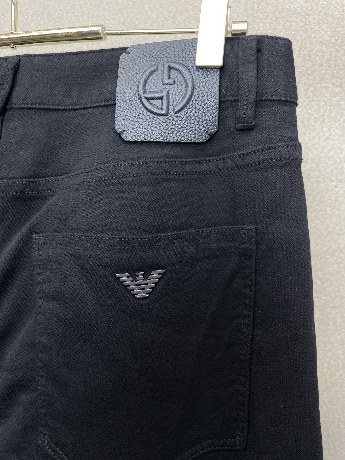 。ARMANI阿玛尼💥砸锅卖铁都要上的新款新款休闲牛仔裤👖高端版本！专柜定制面料 透气舒适度高，细节无可