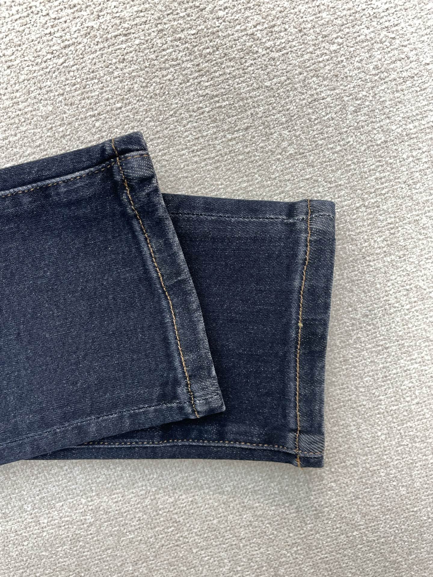 。Givenchy纪梵希💥独家专供新款休闲牛仔裤👖高端版本 专柜定制面料 透气舒适度高，细节无可挑剔，品