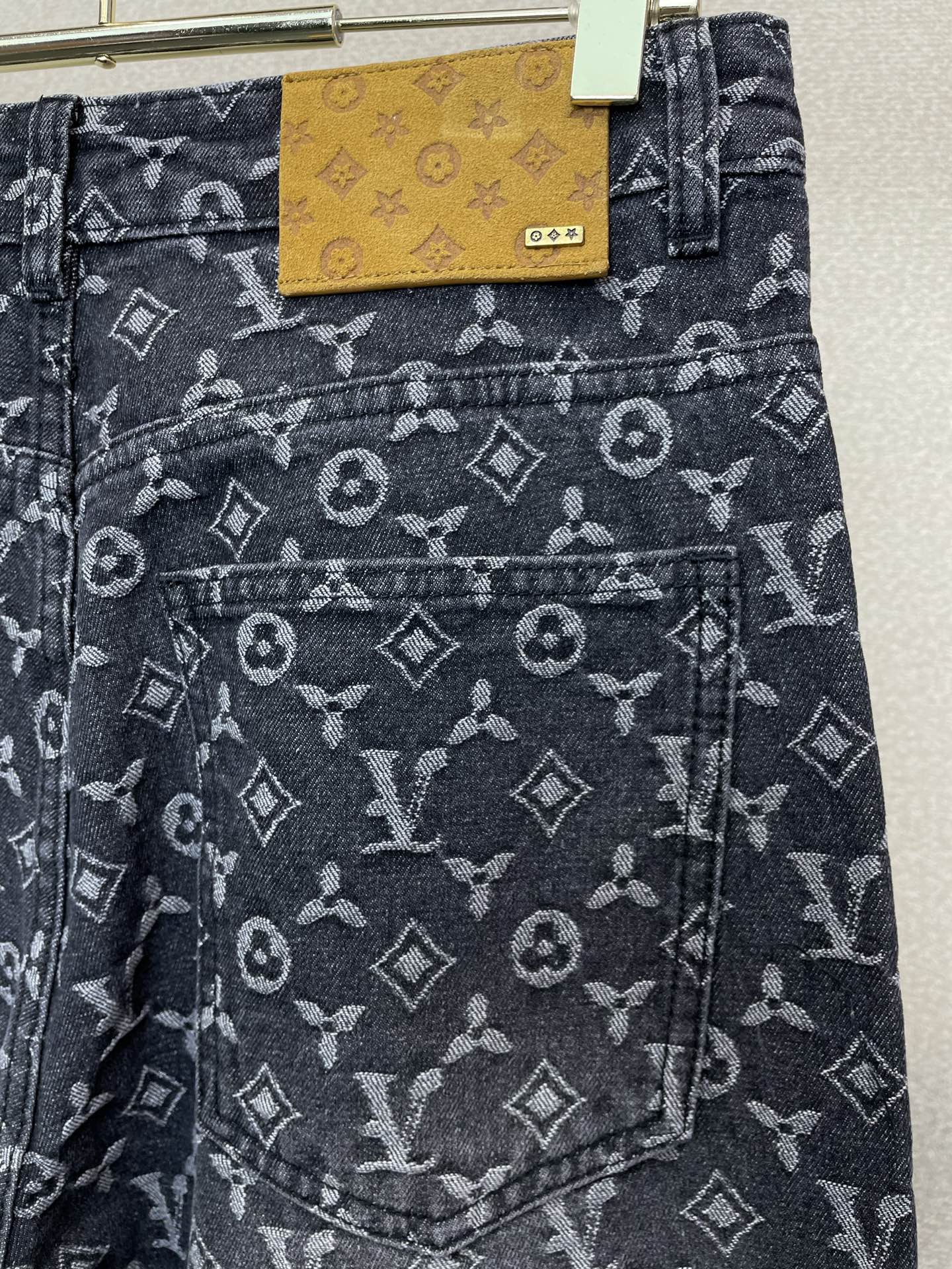 。Louis Vuitton路易威登💥独家专供新款休闲阔腿牛仔裤👖高端版本 专柜定制面料 透气舒适度高，