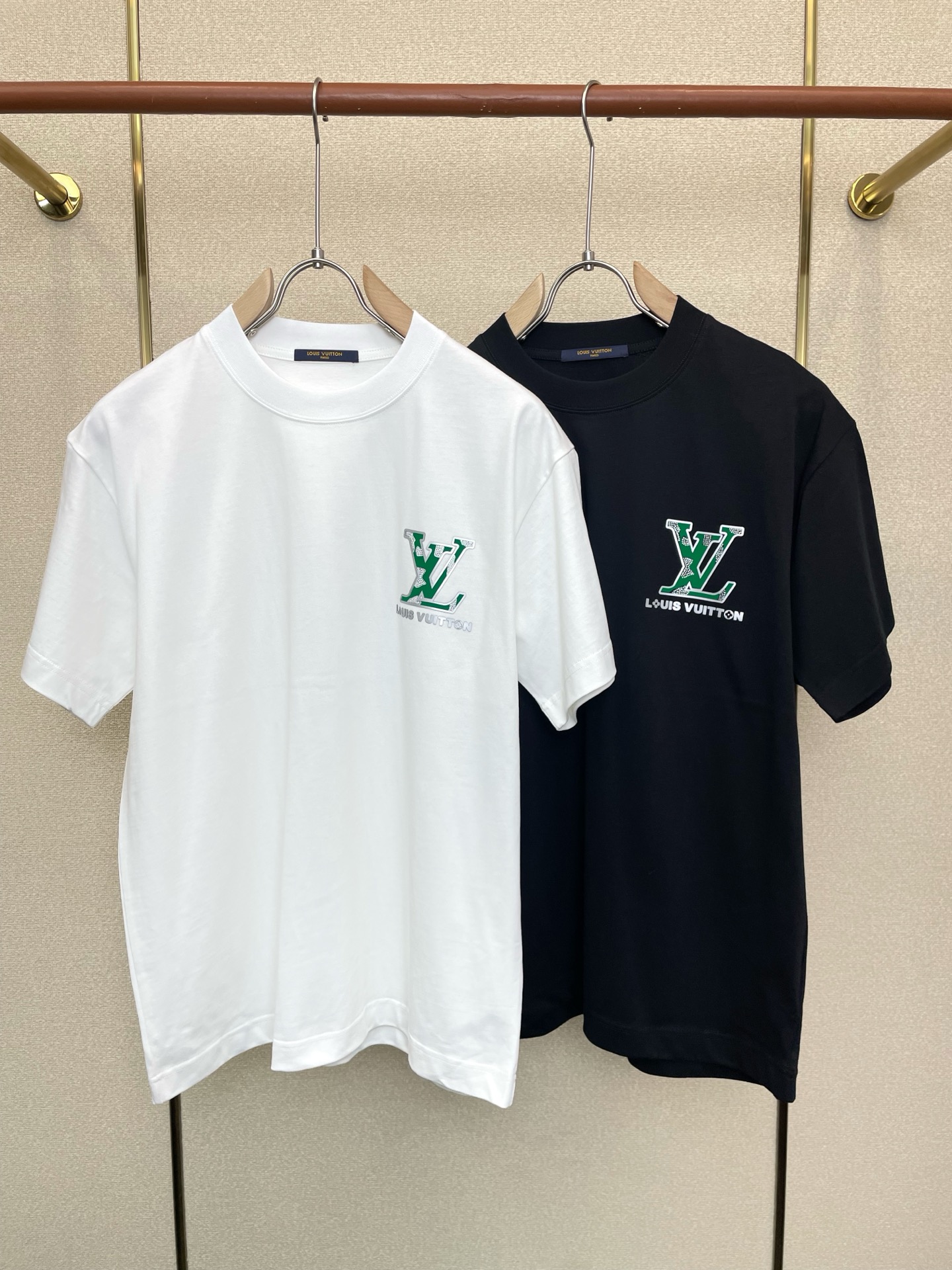 。Louis Vuitton路易威登💥独家专供新款原单男士休闲短袖 高端定制 高版本 时尚百搭爆款⚠️⚠