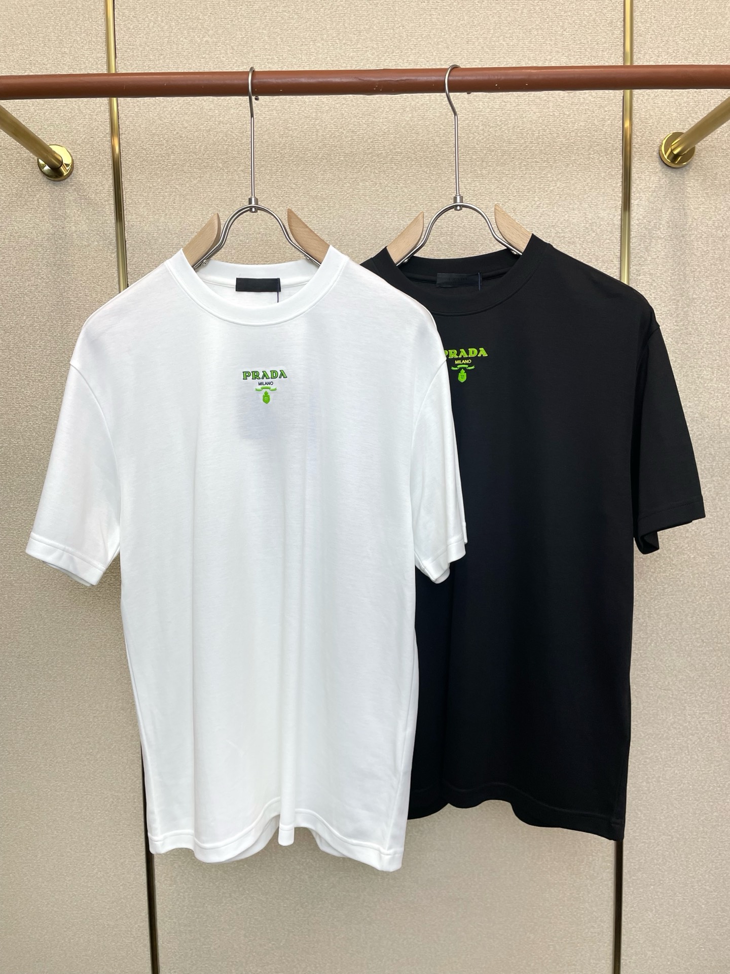 。Prada普拉达💥独家专供新款原单男士休闲短袖 高端定制 高端版本 时尚百搭爆款⚠️⚠️✨✨进口面料 