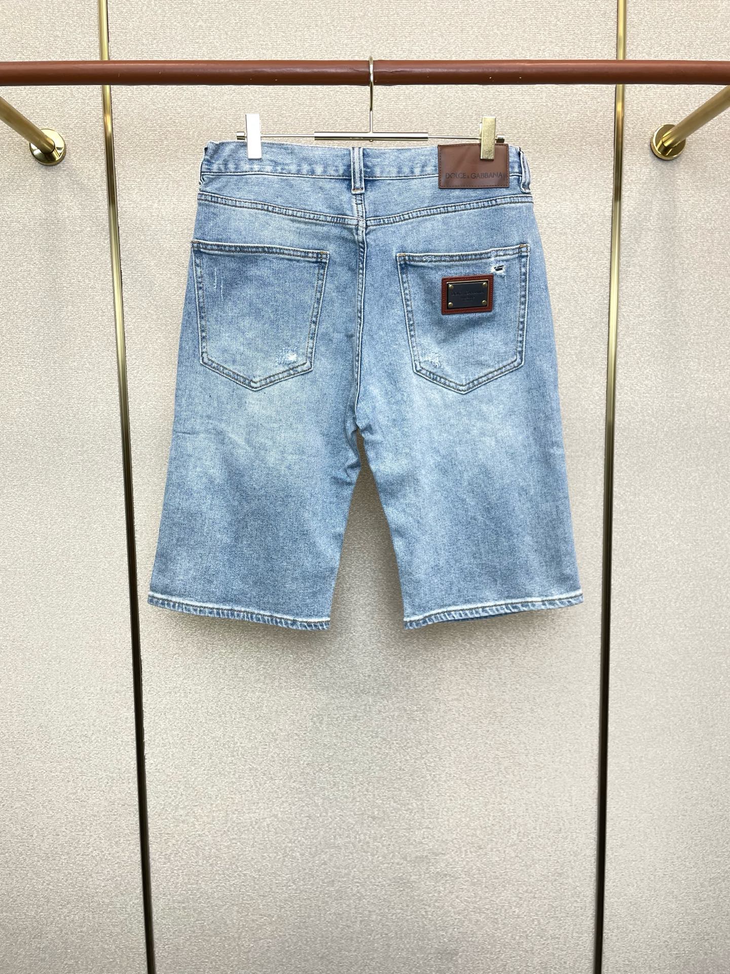 。Dolce&Gabbana杜嘉班纳💥独家专供新款休闲牛仔短裤🩳高端版本！专柜定制面料 透气舒适度高，细