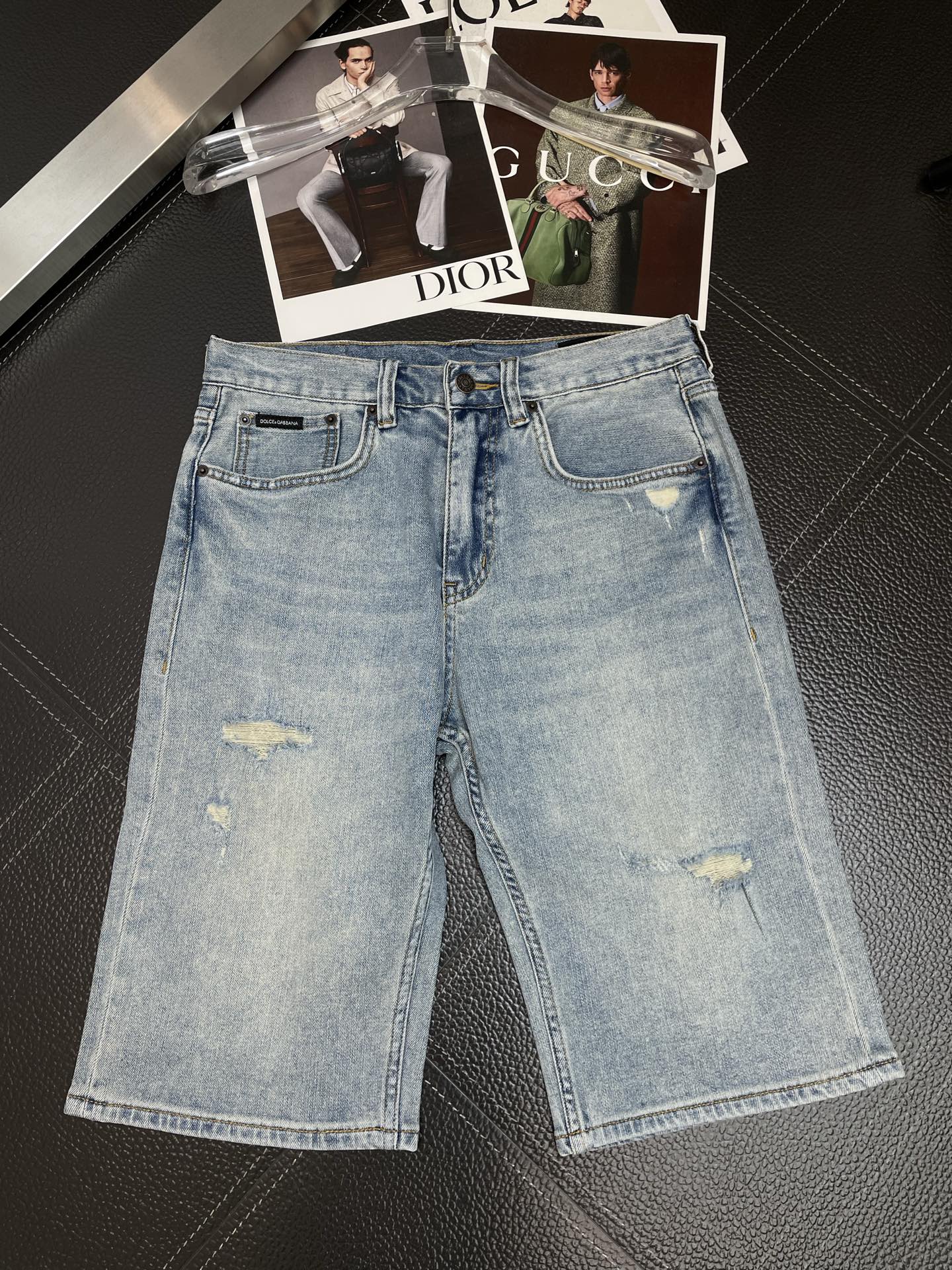 。Dolce&Gabbana杜嘉班纳💥独家专供新款休闲牛仔短裤🩳高端版本！专柜定制面料 透气舒适度高，细