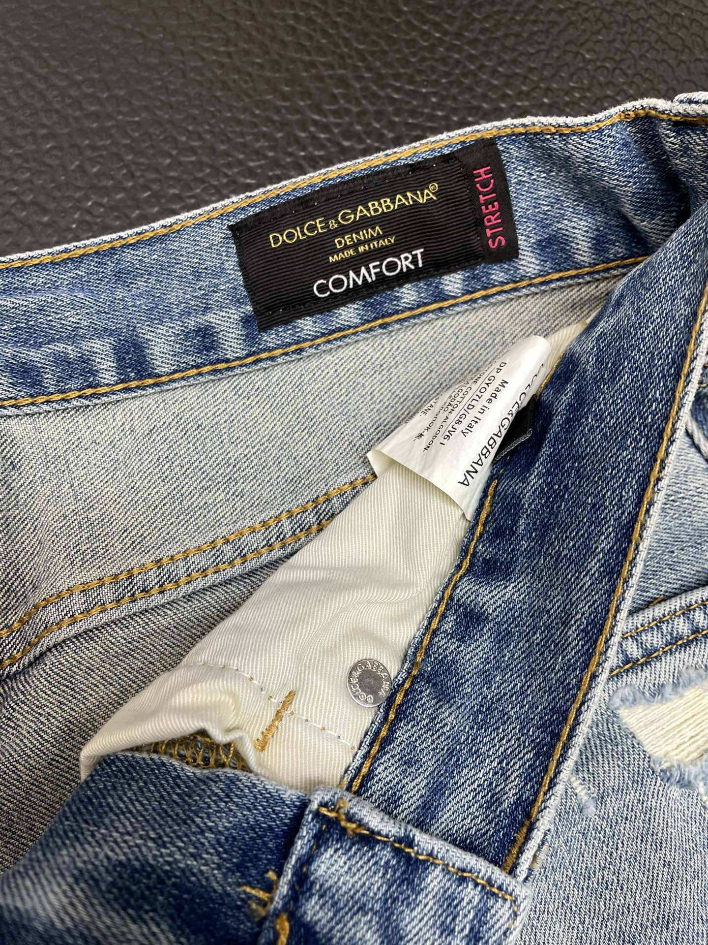 。Dolce&Gabbana杜嘉班纳💥独家专供新款休闲牛仔短裤🩳高端版本！专柜定制面料 透气舒适度高，细