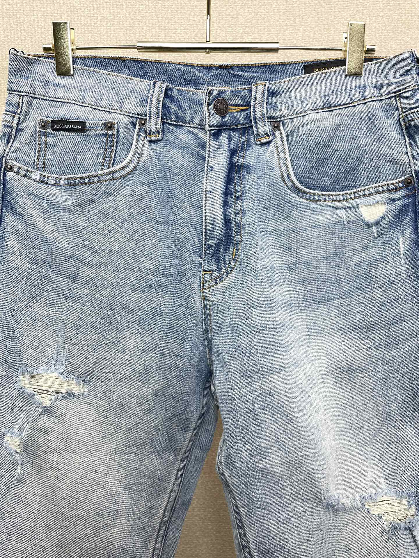 。Dolce&Gabbana杜嘉班纳💥独家专供新款休闲牛仔短裤🩳高端版本！专柜定制面料 透气舒适度高，细