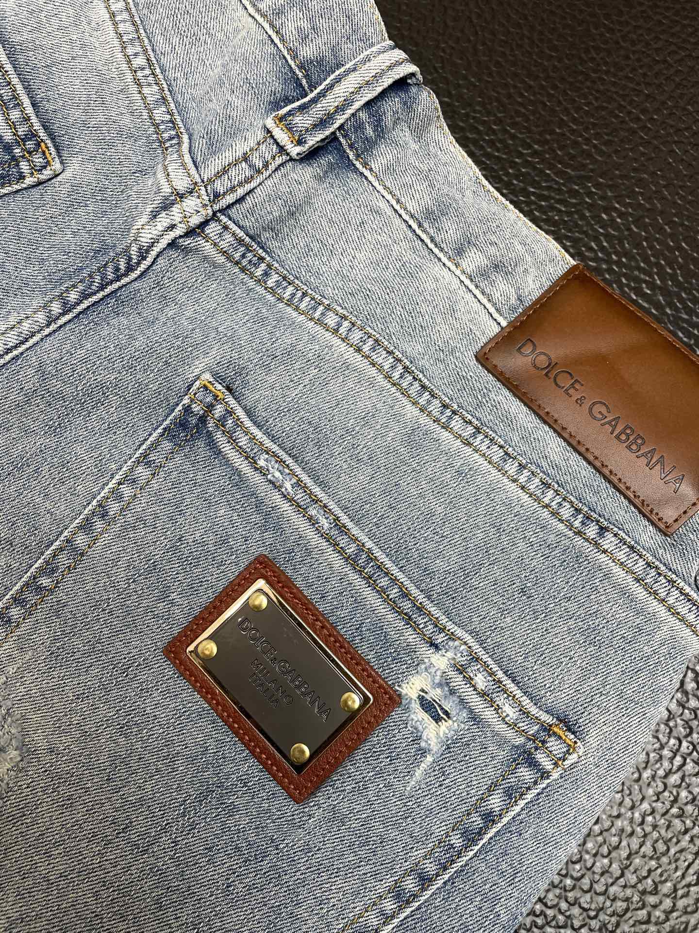 。Dolce&Gabbana杜嘉班纳💥独家专供新款休闲牛仔短裤🩳高端版本！专柜定制面料 透气舒适度高，细