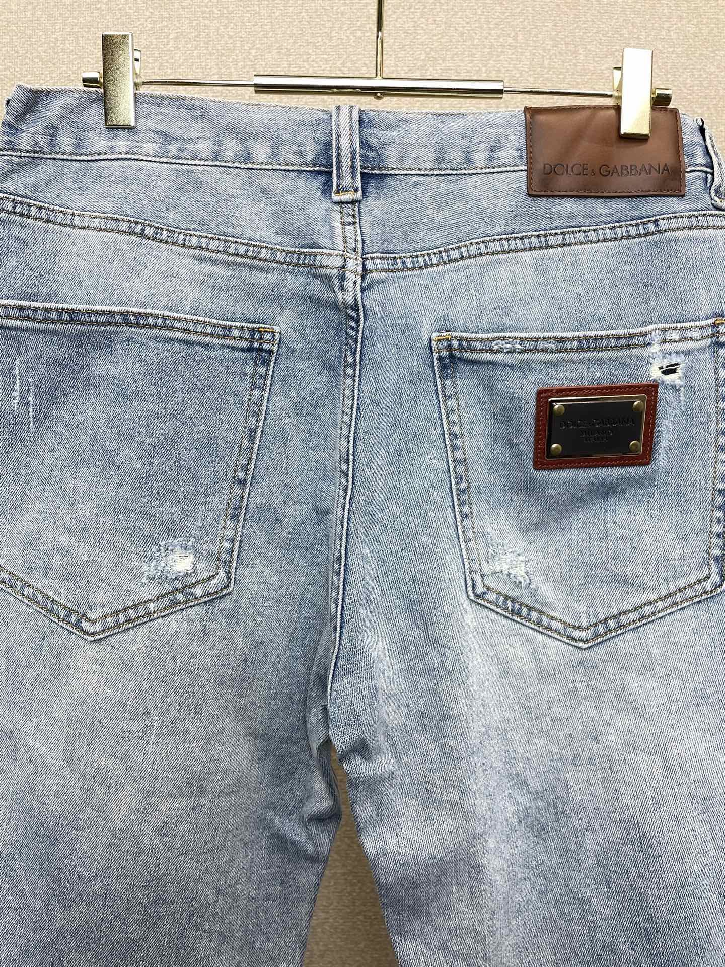 。Dolce&Gabbana杜嘉班纳💥独家专供新款休闲牛仔短裤🩳高端版本！专柜定制面料 透气舒适度高，细