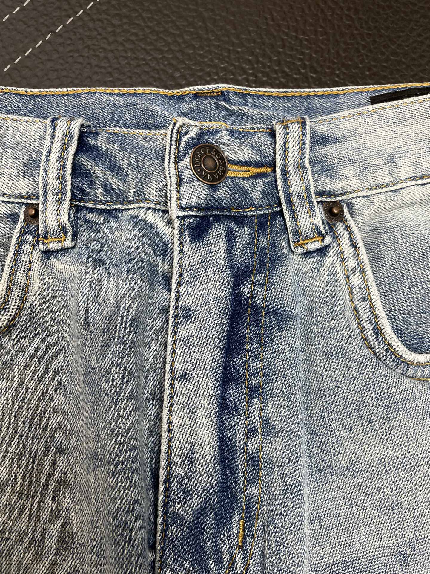 。Dolce&Gabbana杜嘉班纳💥独家专供新款休闲牛仔短裤🩳高端版本！专柜定制面料 透气舒适度高，细