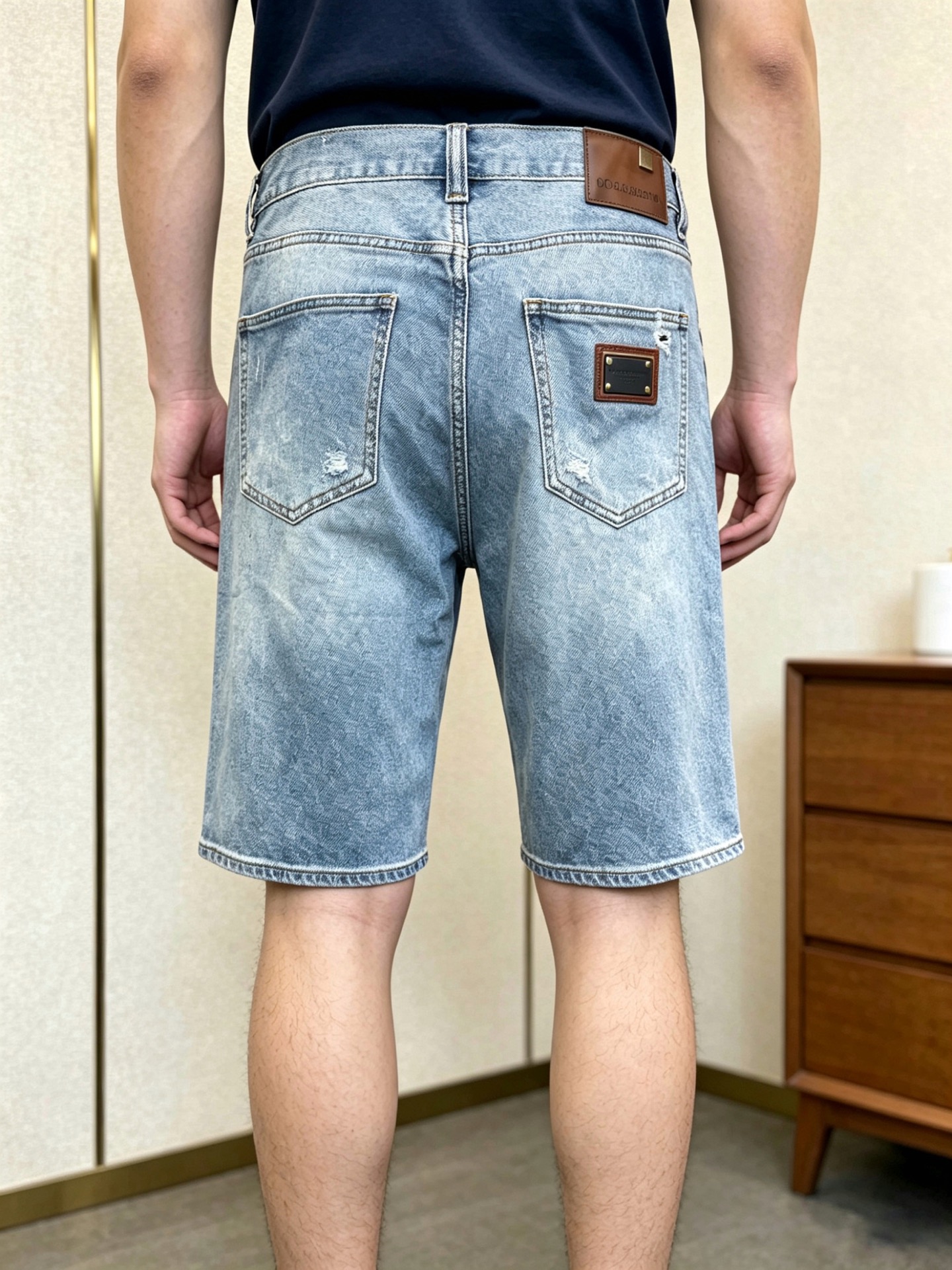 。Dolce&Gabbana杜嘉班纳💥独家专供新款休闲牛仔短裤🩳高端版本！专柜定制面料 透气舒适度高，细