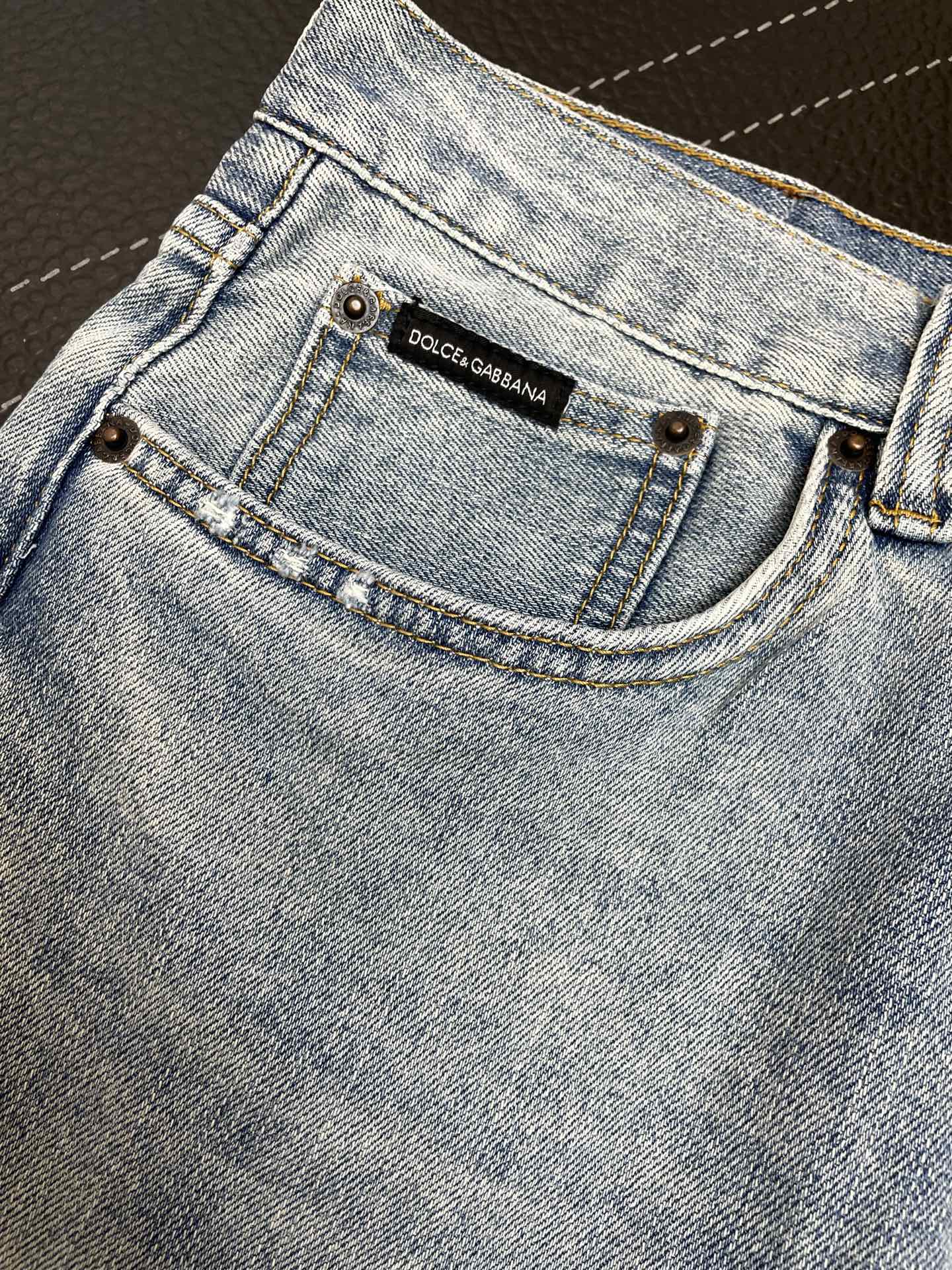 。Dolce&Gabbana杜嘉班纳💥独家专供新款休闲牛仔短裤🩳高端版本！专柜定制面料 透气舒适度高，细