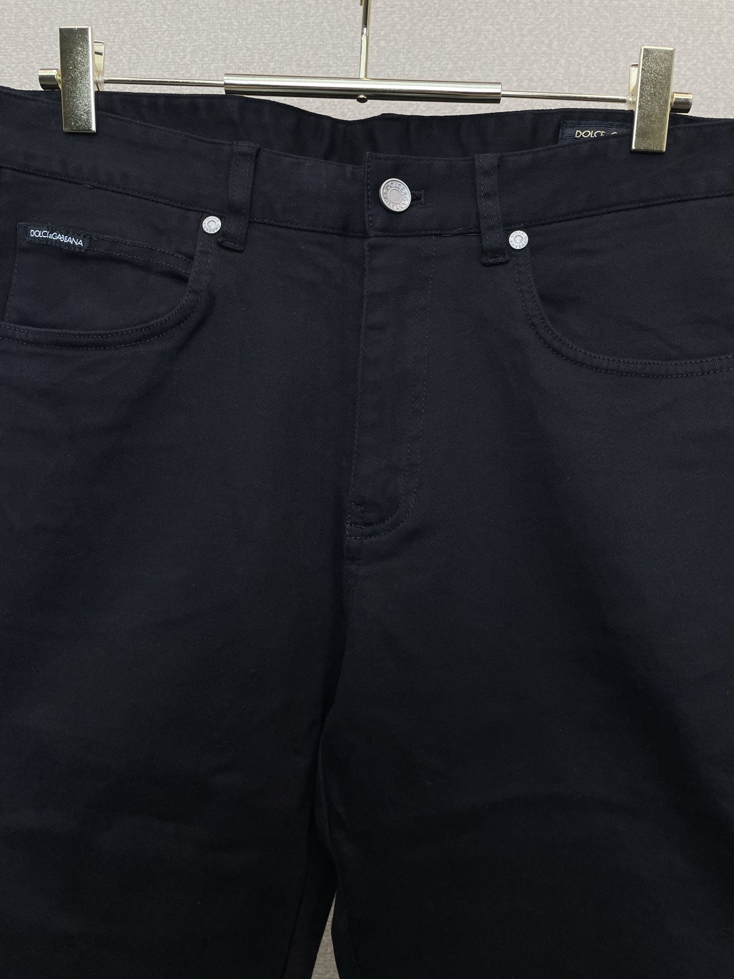 。Dolce&Gabbana杜嘉班纳💥独家专供新款休闲牛仔短裤🩳高端版本！专柜定制面料 透气舒适度高，细