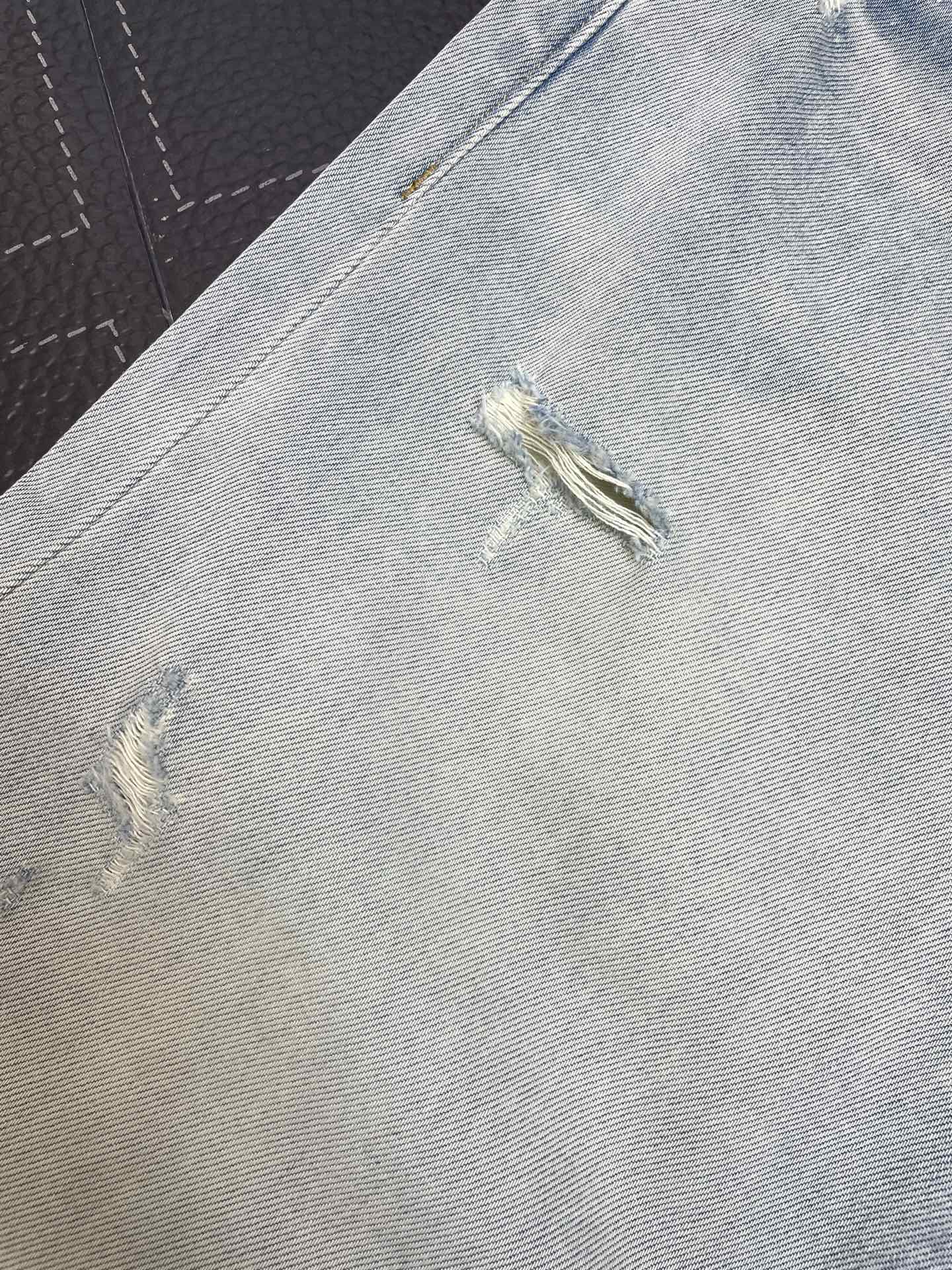 。Prada普拉达💥独家专供新款休闲牛仔短裤🩳高端版本！专柜定制面料 透气舒适度高，细节无可挑剔，品牌元