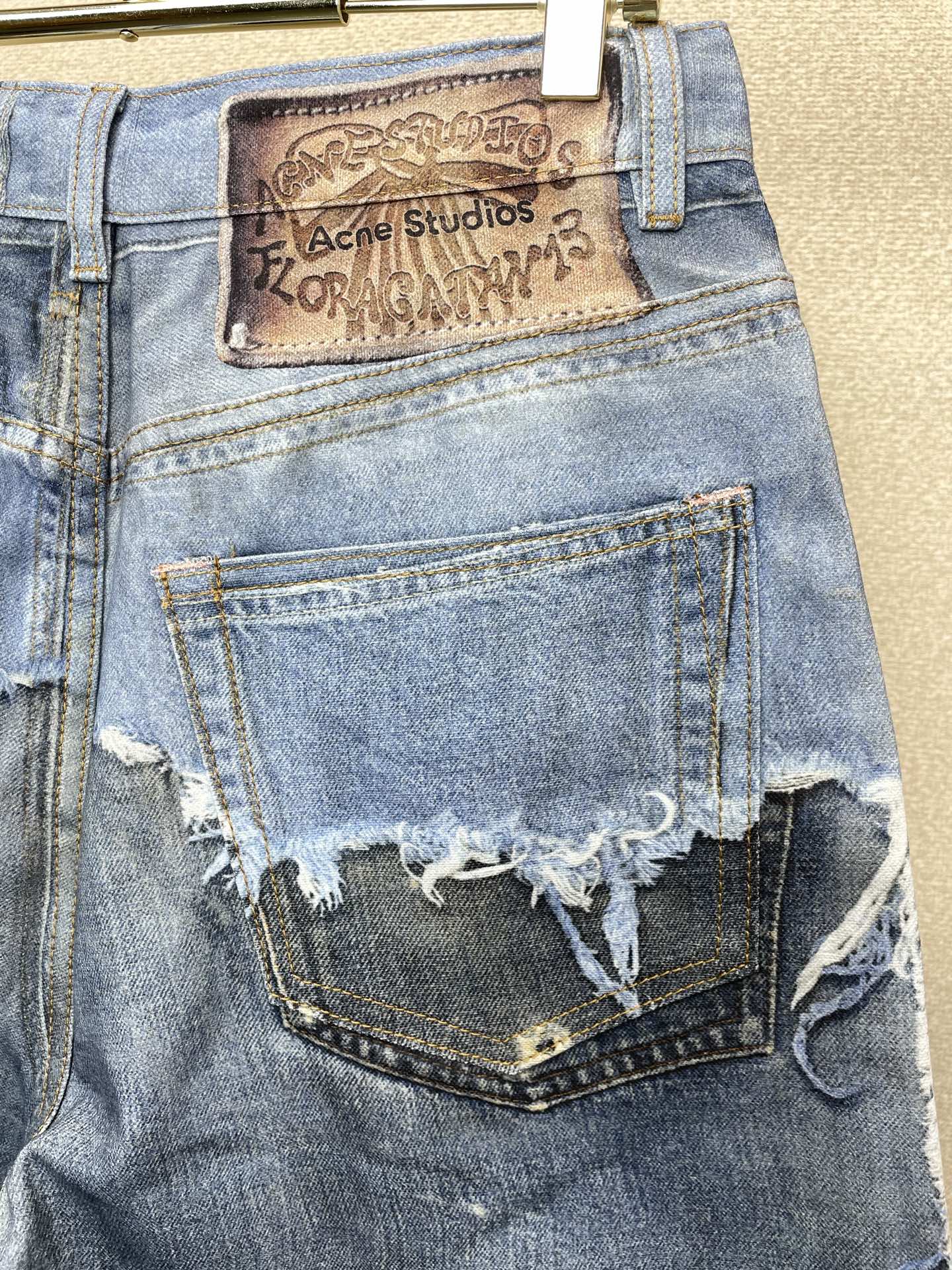 。Acne Studios💥独家专供新款休闲牛仔短裤 高端版本！独特设计 专柜定制面料 透气舒适度高，细