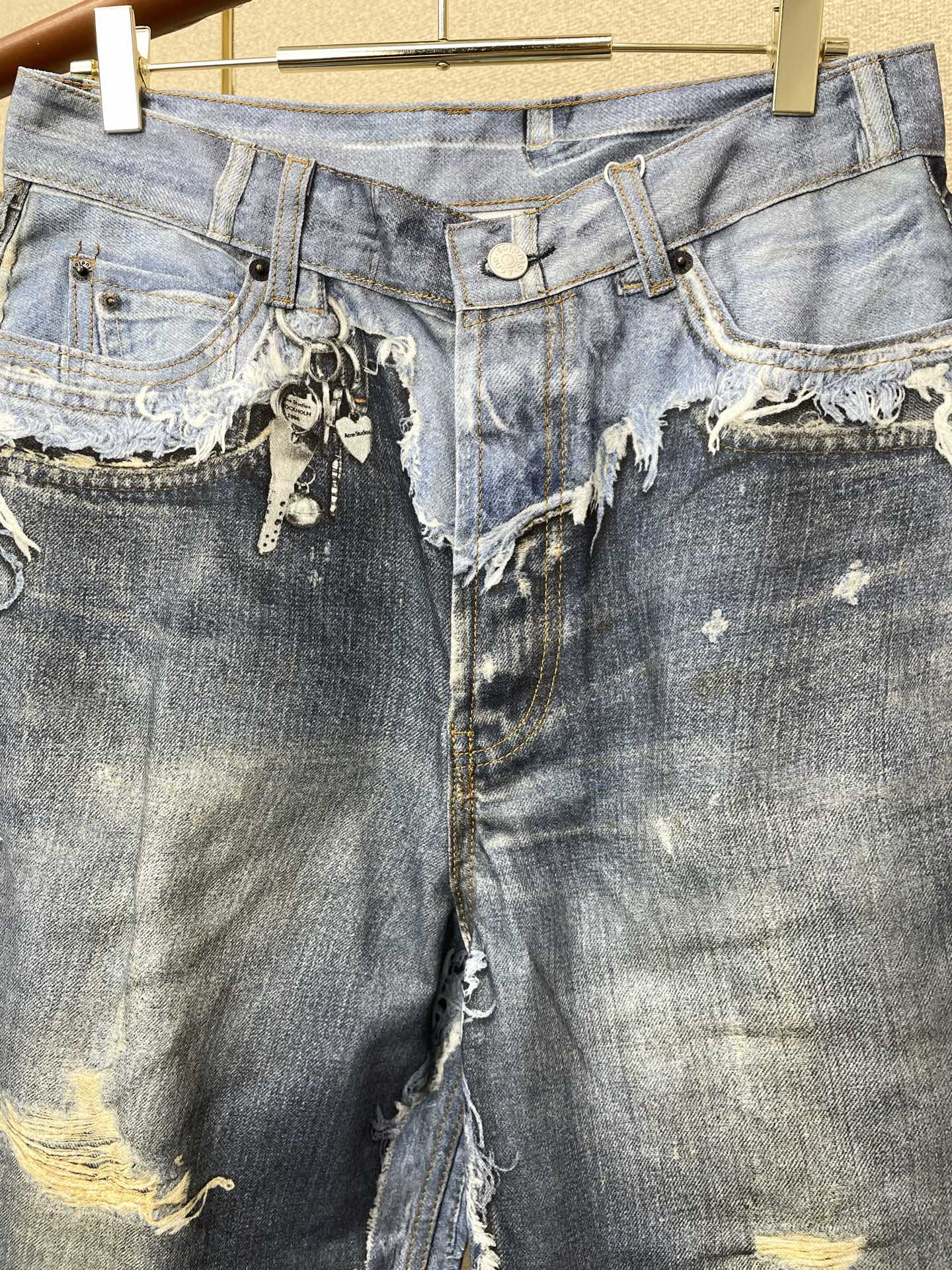 。Acne Studios💥独家专供新款休闲牛仔短裤 高端版本！独特设计 专柜定制面料 透气舒适度高，细