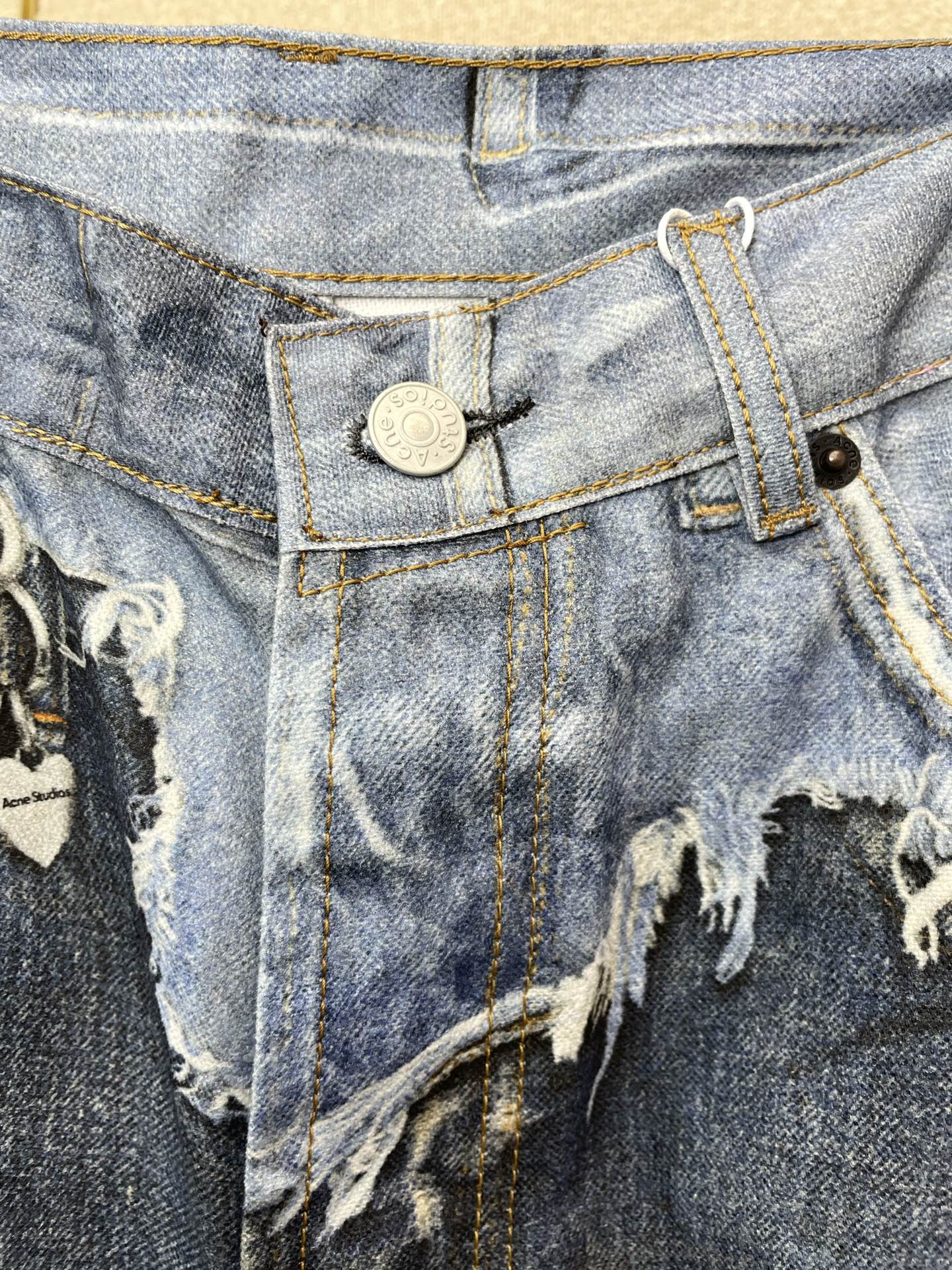 。Acne Studios💥独家专供新款休闲牛仔短裤 高端版本！独特设计 专柜定制面料 透气舒适度高，细