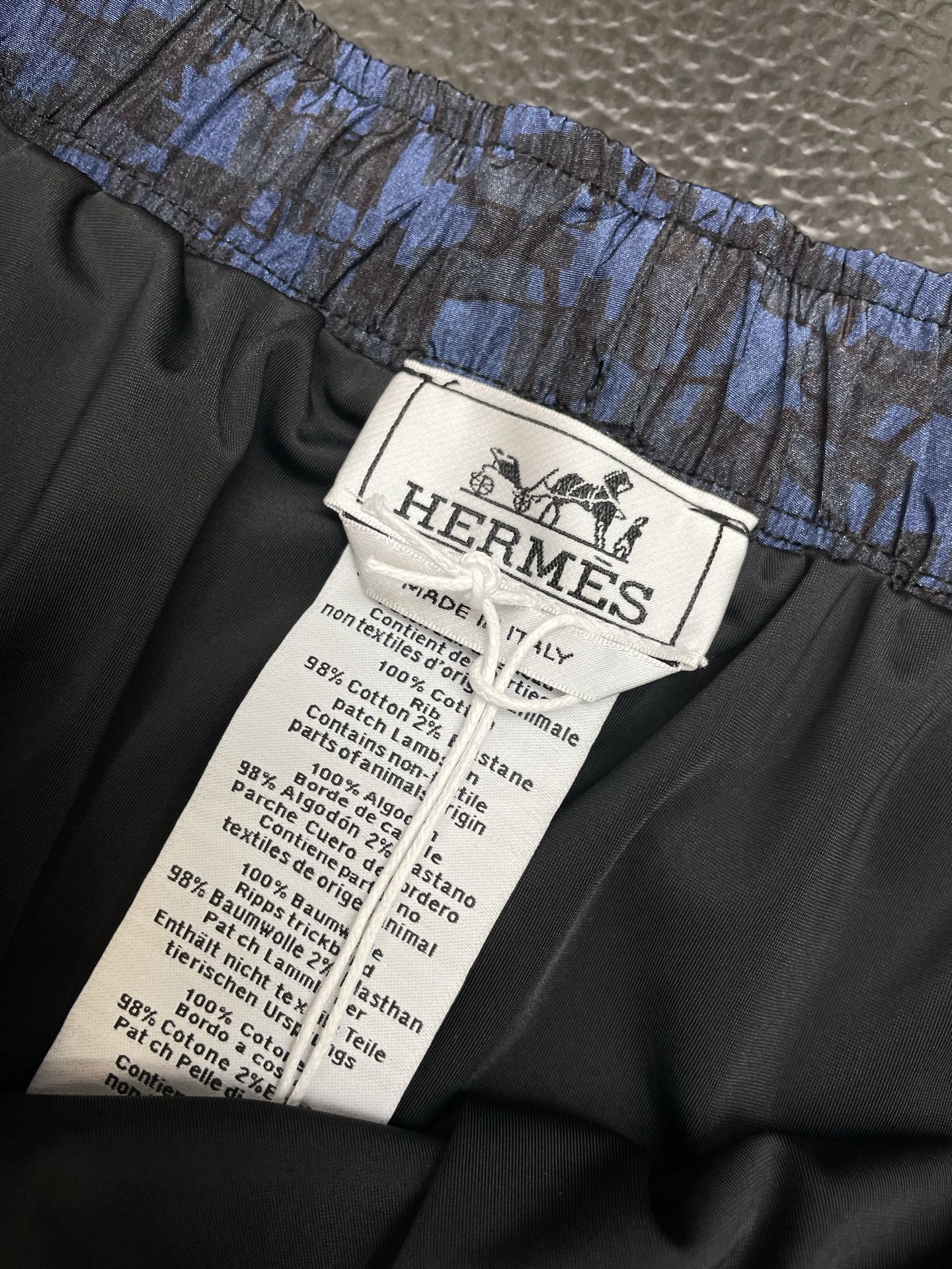 。Hermès爱马仕💥独家专供新款休闲短裤🩳 高端版本 专柜定制面料 透气舒适度高，细节无可挑剔，品牌元