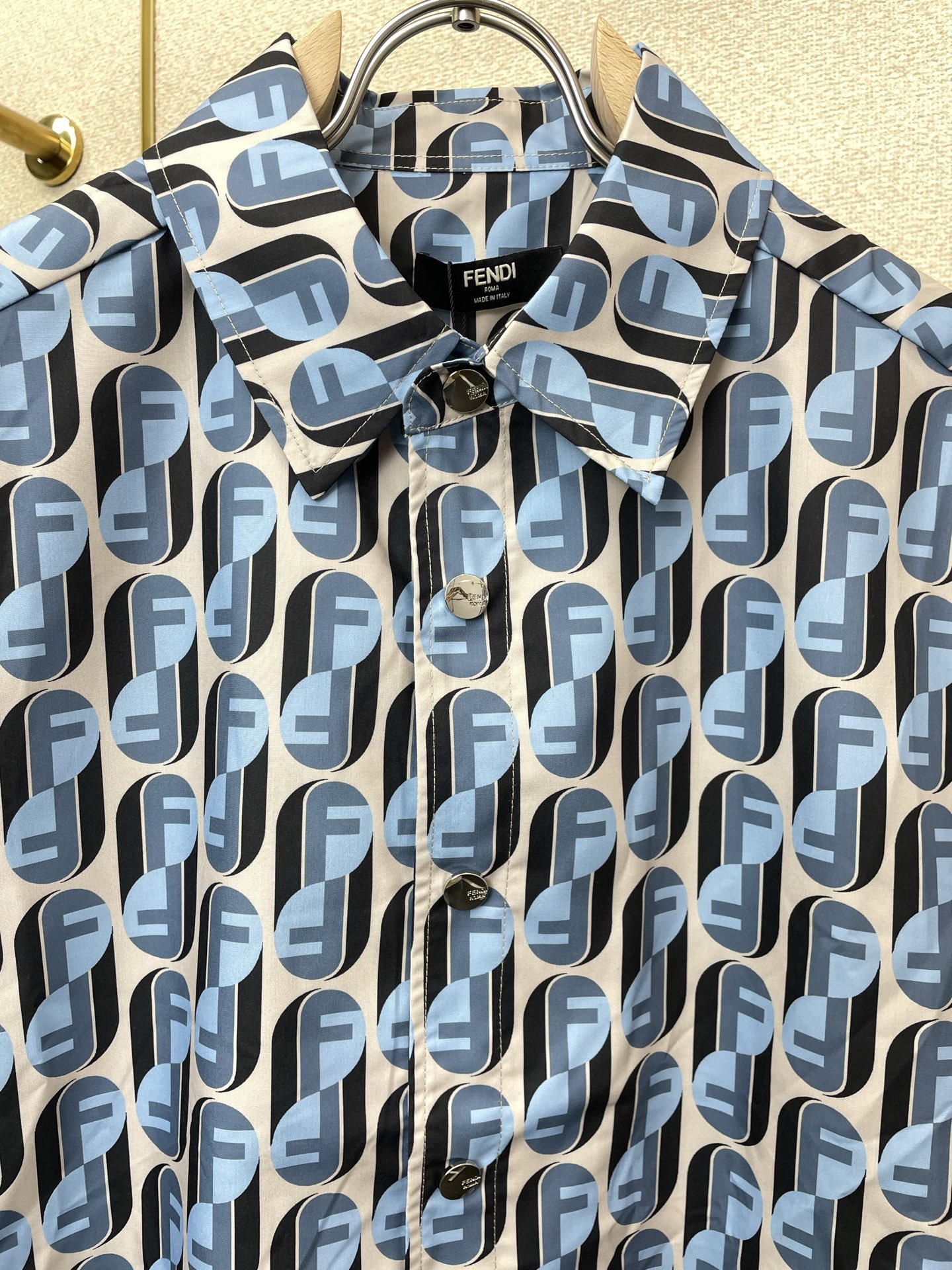 /套。FENDI芬迪💥独家专供新款专柜同款短袖套装，高级感满满！细节精致高档，做工无可挑剔！进口面料 立