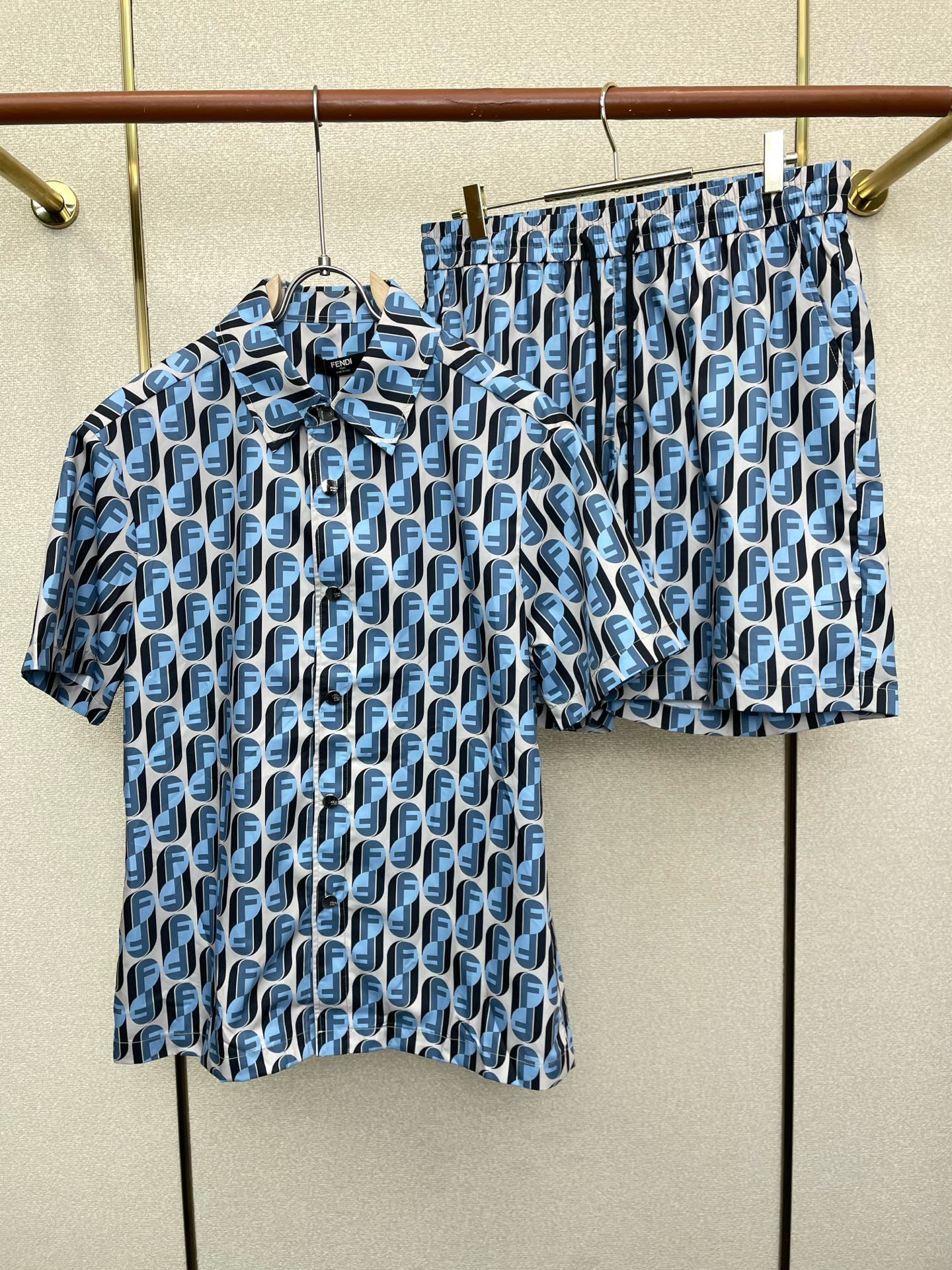 /套。FENDI芬迪💥独家专供新款专柜同款短袖套装，高级感满满！细节精致高档，做工无可挑剔！进口面料 立
