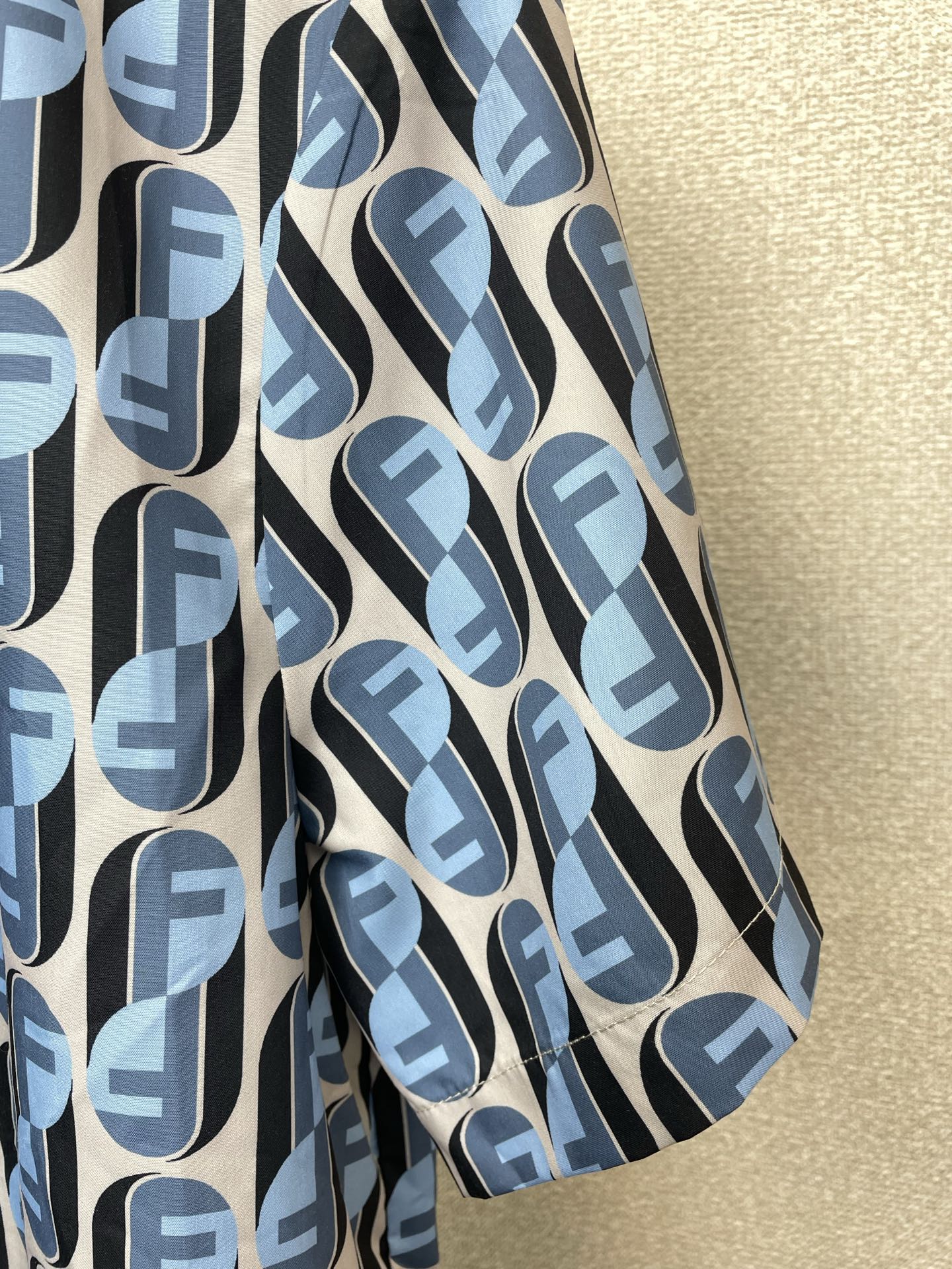 /套。FENDI芬迪💥独家专供新款专柜同款短袖套装，高级感满满！细节精致高档，做工无可挑剔！进口面料 立