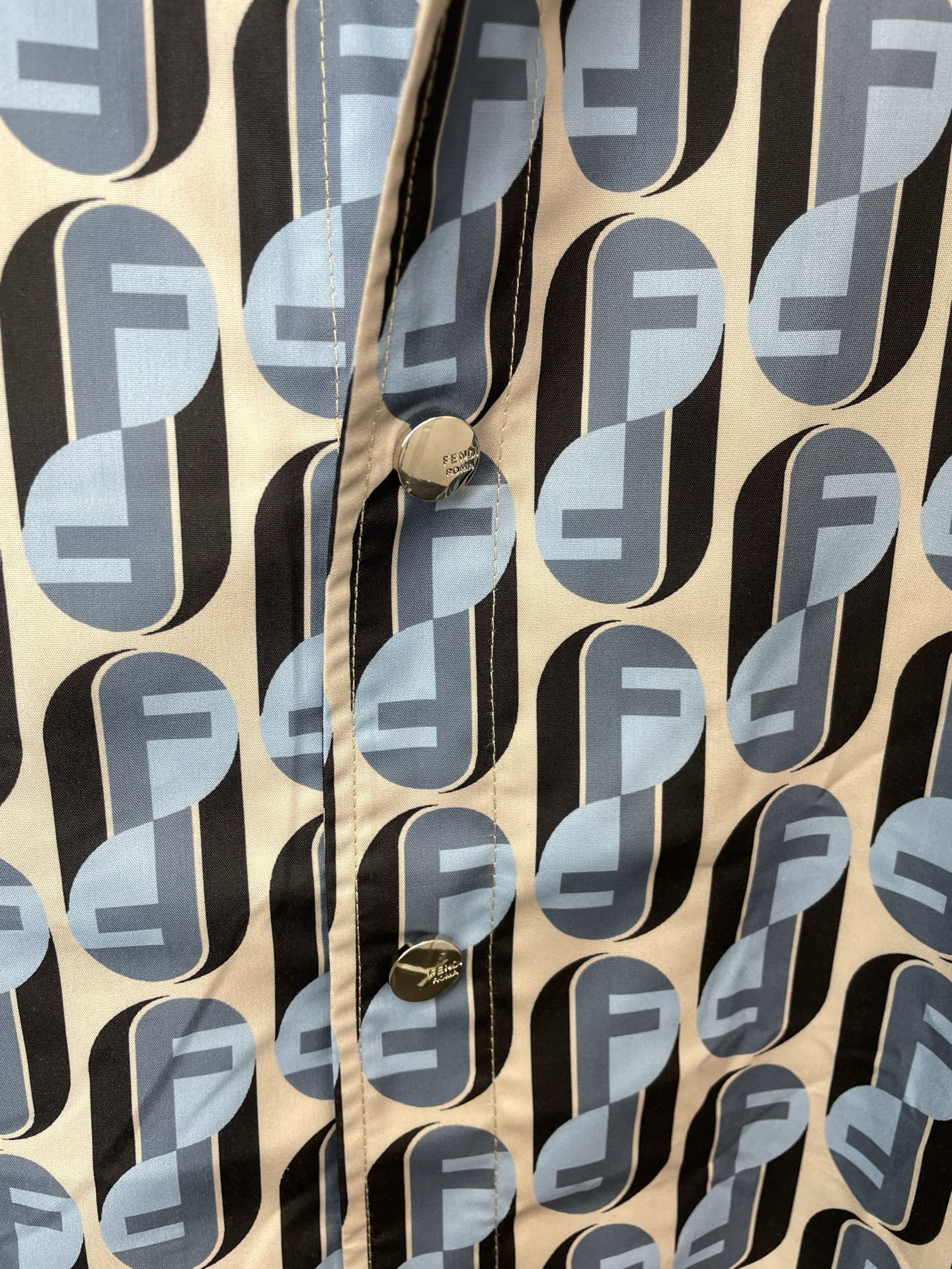 /套。FENDI芬迪💥独家专供新款专柜同款短袖套装，高级感满满！细节精致高档，做工无可挑剔！进口面料 立