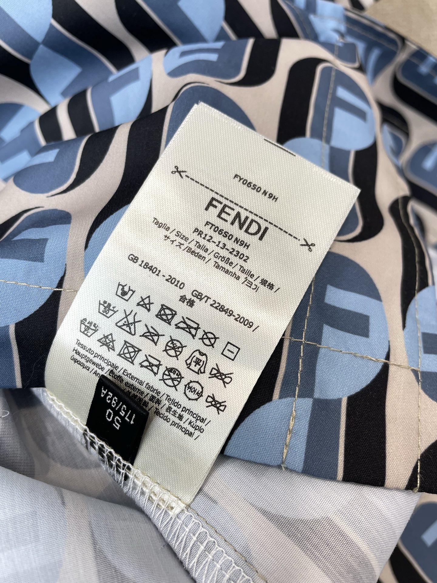 /套。FENDI芬迪💥独家专供新款专柜同款短袖套装，高级感满满！细节精致高档，做工无可挑剔！进口面料 立