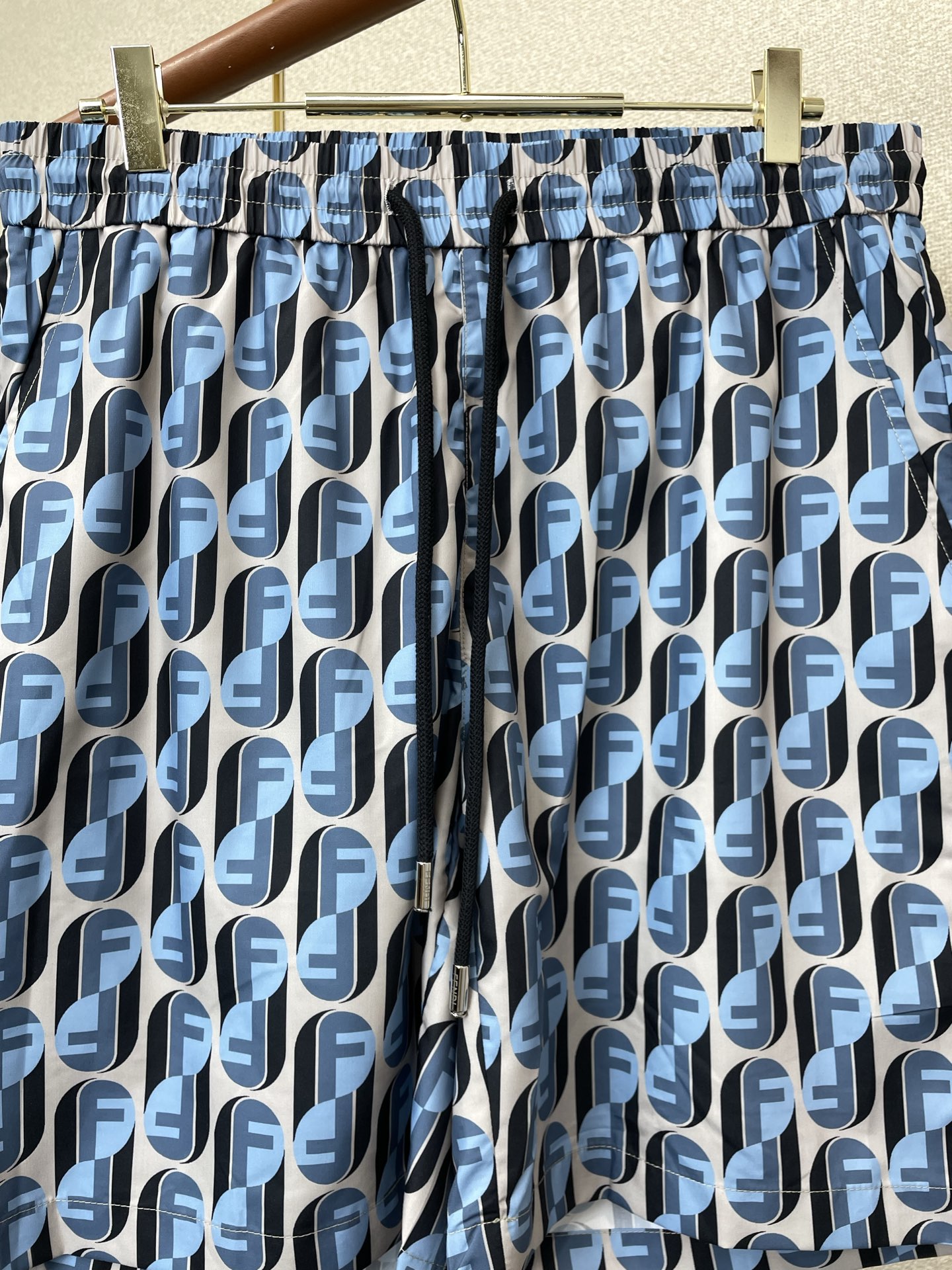 /套。FENDI芬迪💥独家专供新款专柜同款短袖套装，高级感满满！细节精致高档，做工无可挑剔！进口面料 立