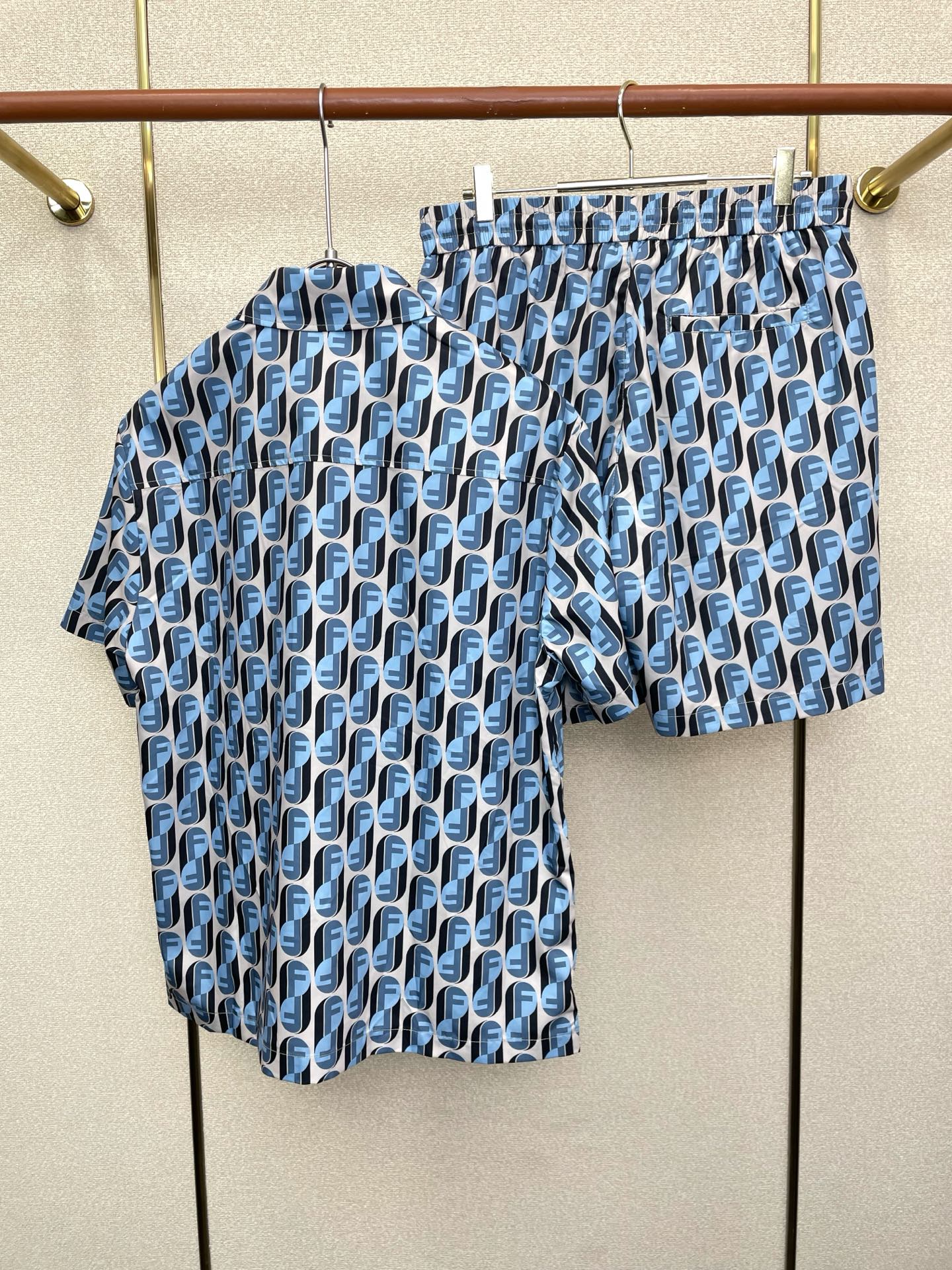 /套。FENDI芬迪💥独家专供新款专柜同款短袖套装，高级感满满！细节精致高档，做工无可挑剔！进口面料 立