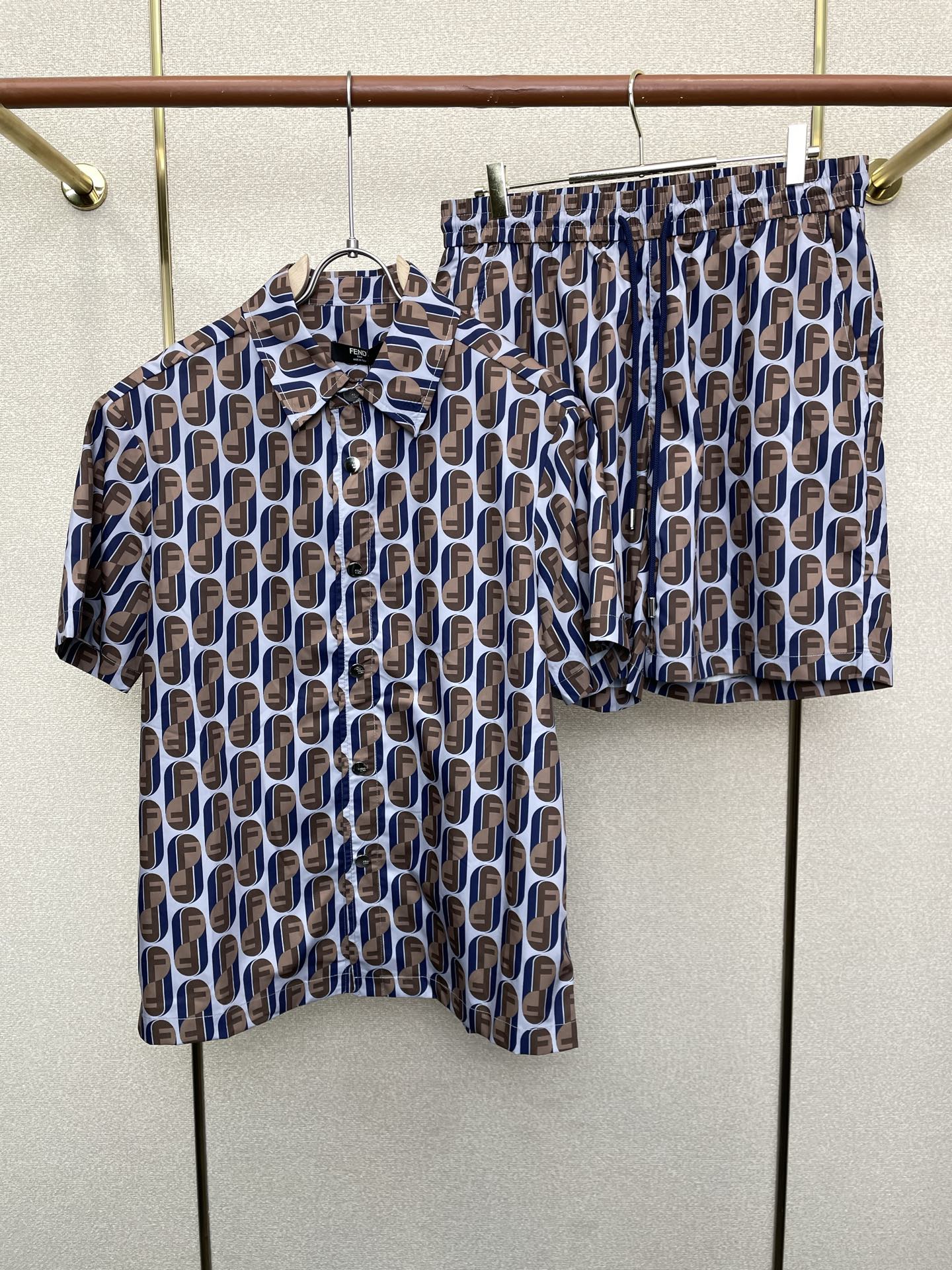 /套。FENDI芬迪💥独家专供新款专柜同款短袖套装，高级感满满！细节精致高档，做工无可挑剔！进口面料 立