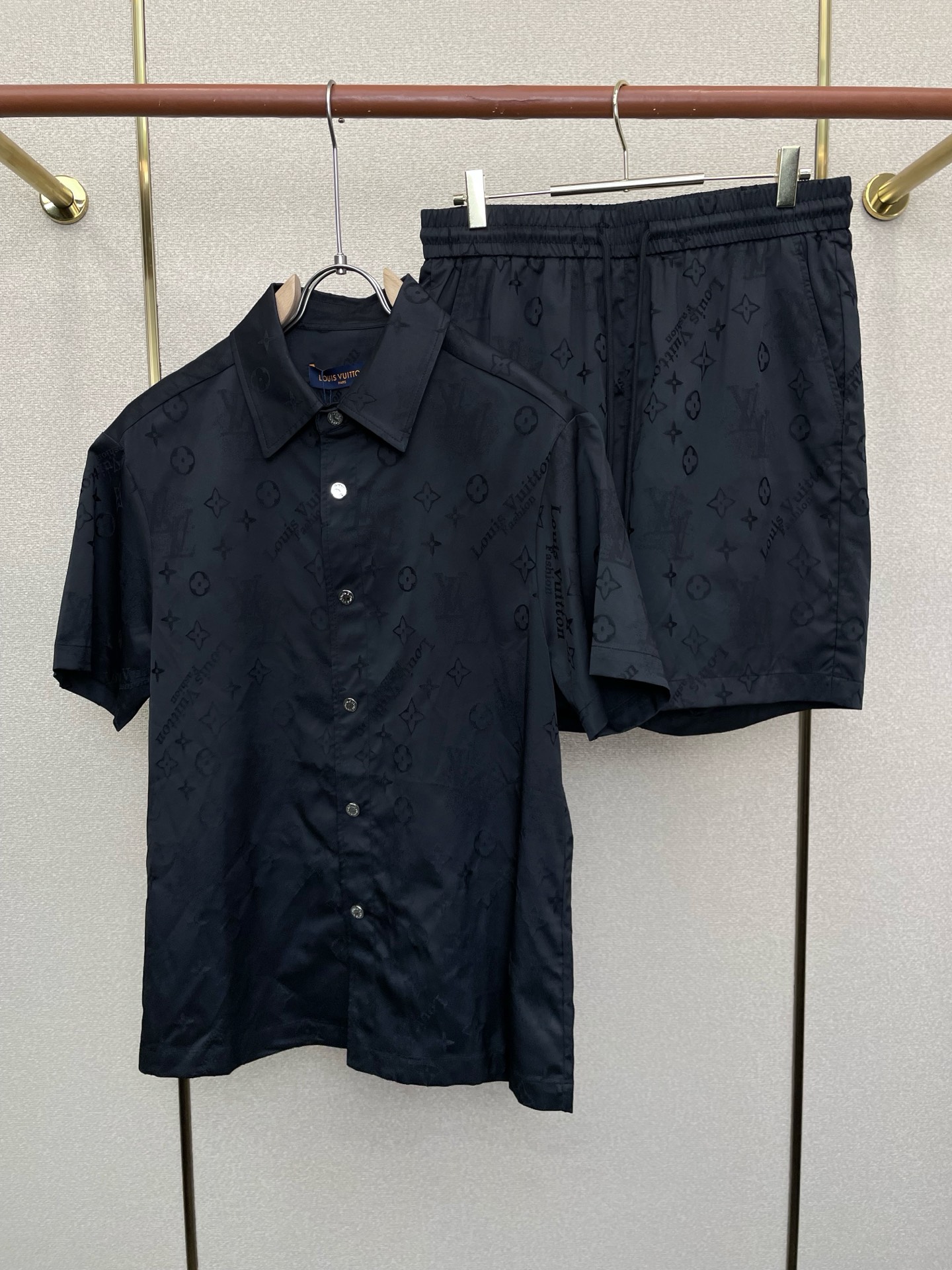 /套。Louis Vuitton路易威登💥独家专供新款专柜同款短袖套装，高级感满满！细节精致高档，做工无