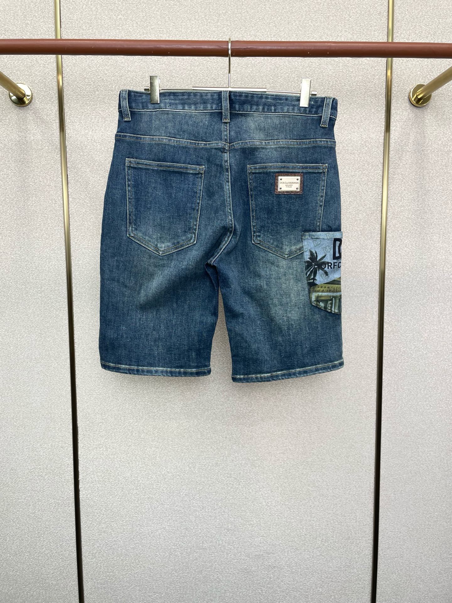 。Dolce&Gabbana杜嘉班纳💥独家专供新款休闲牛仔短裤🩳 高端版本！专柜定制面料 透气舒适度高，