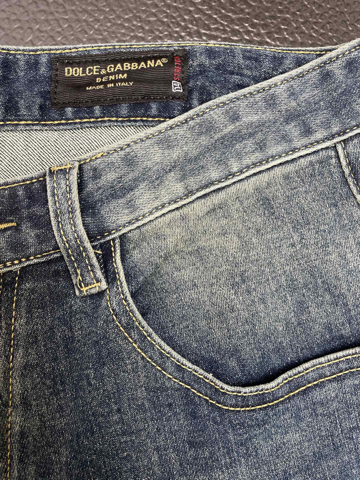 。Dolce&Gabbana杜嘉班纳💥独家专供新款休闲牛仔短裤🩳 高端版本！专柜定制面料 透气舒适度高，