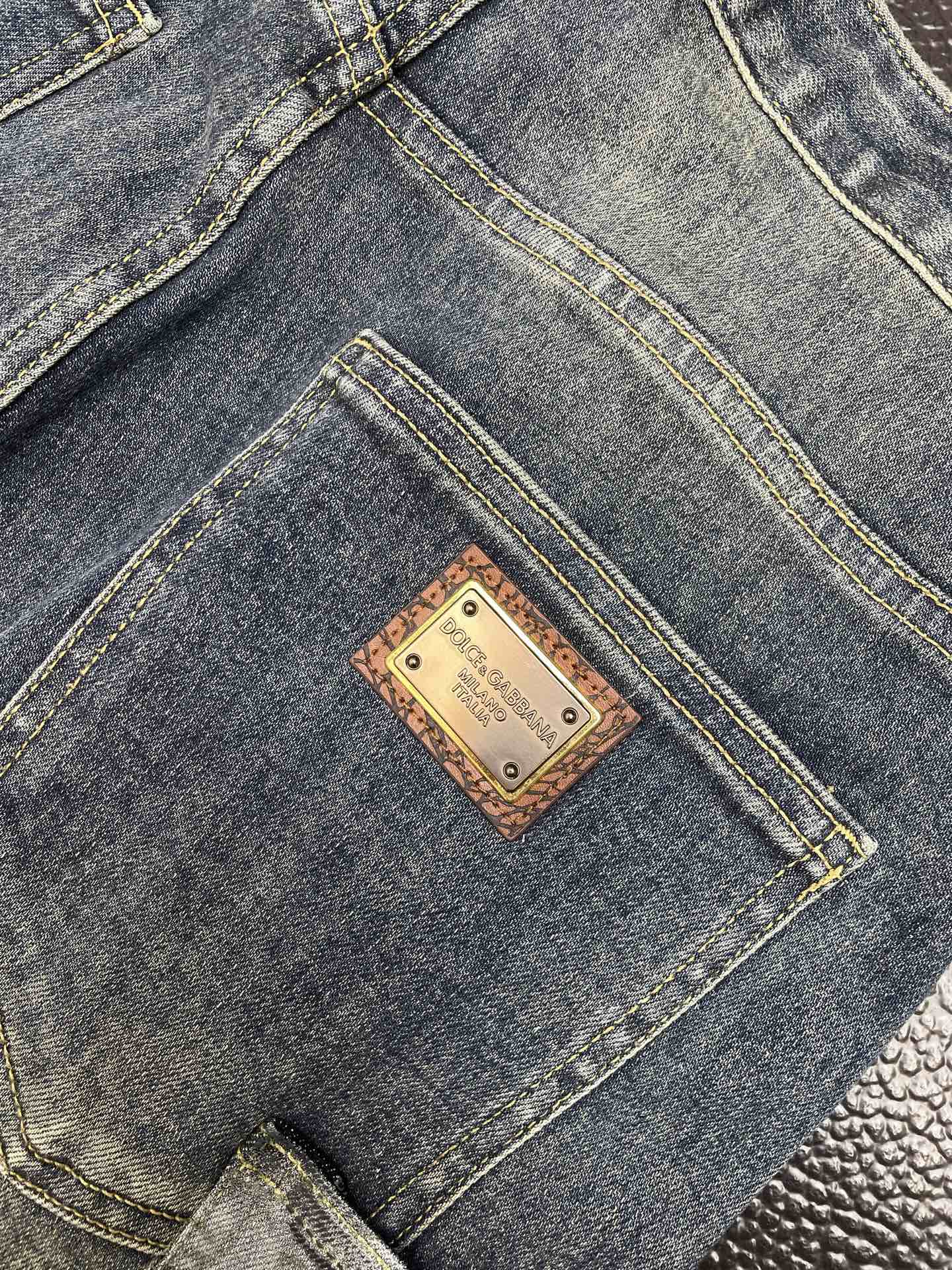 。Dolce&Gabbana杜嘉班纳💥独家专供新款休闲牛仔短裤🩳 高端版本！专柜定制面料 透气舒适度高，