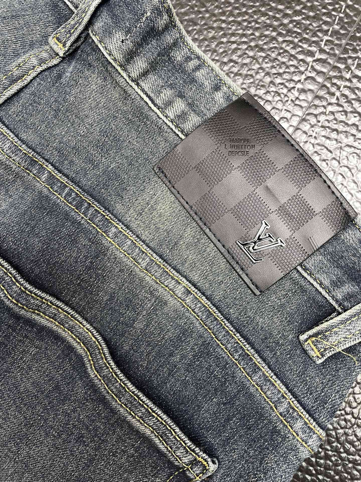 。Louis Vuitton路易威登💥独家专供新款休闲牛仔短裤🩳 高端版本！专柜定制面料 透气舒适度高，