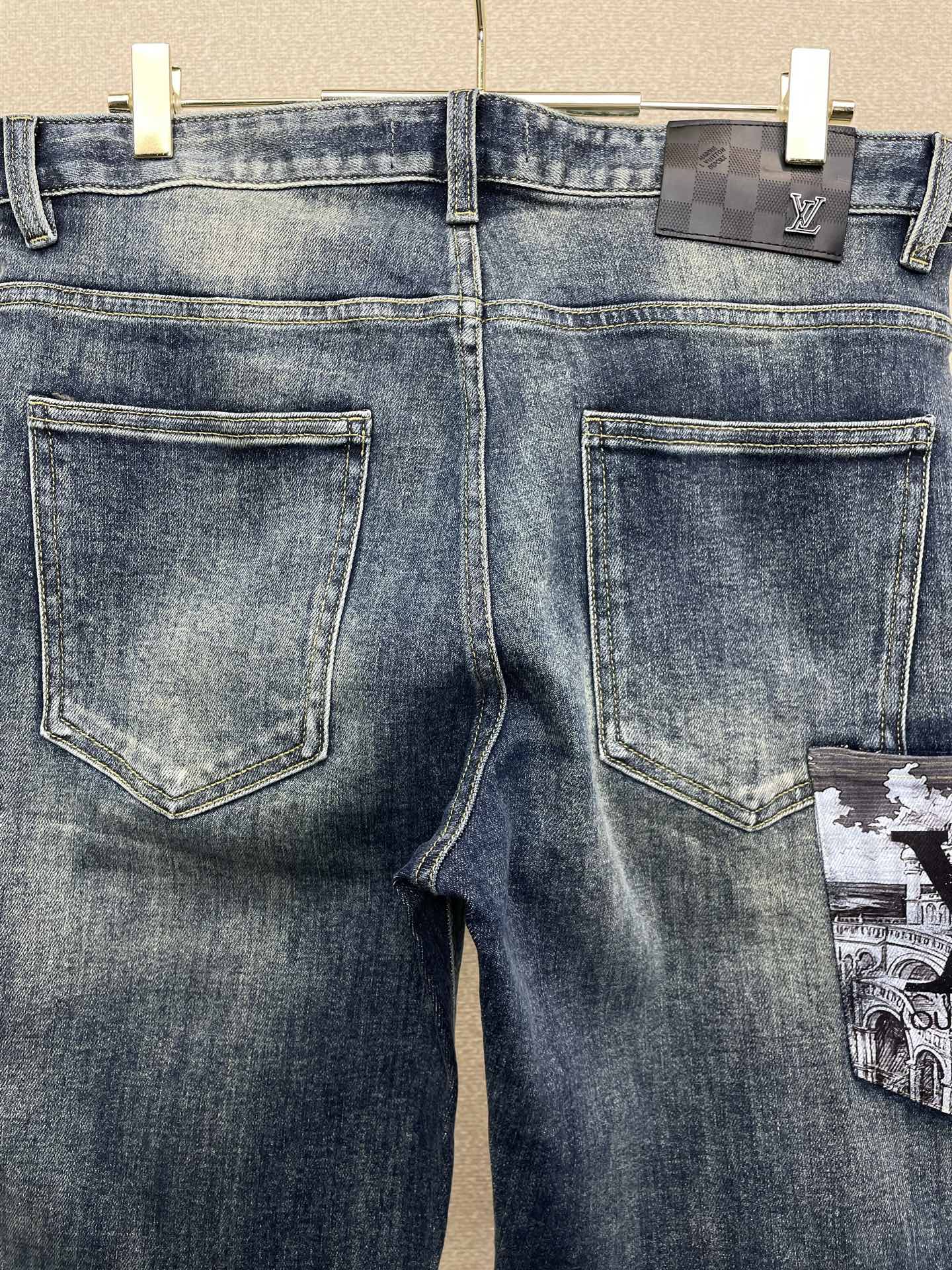 。Louis Vuitton路易威登💥独家专供新款休闲牛仔短裤🩳 高端版本！专柜定制面料 透气舒适度高，