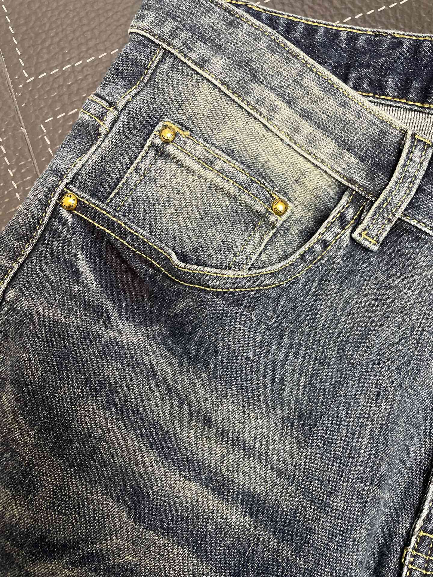 。Louis Vuitton路易威登💥独家专供新款休闲牛仔短裤🩳 高端版本！专柜定制面料 透气舒适度高，