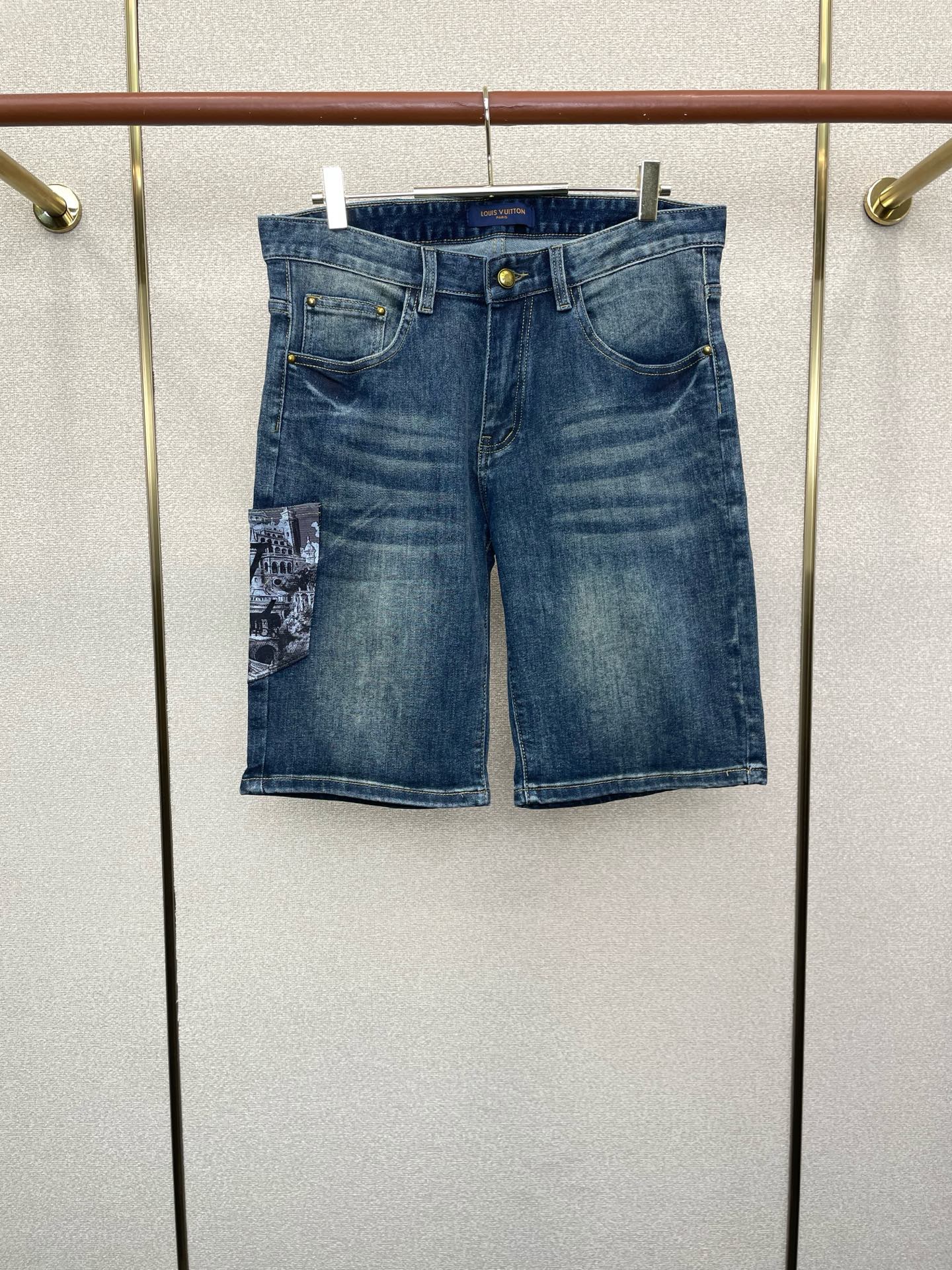 。Louis Vuitton路易威登💥独家专供新款休闲牛仔短裤🩳 高端版本！专柜定制面料 透气舒适度高，
