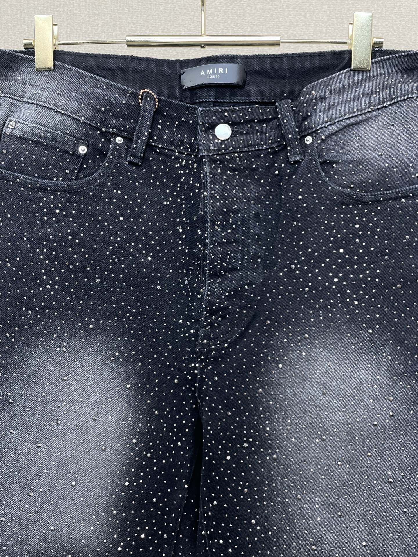 。AMIRI💥独家专供新款休闲牛仔短裤🩳 高端版本！专柜定制面料 透气舒适度高，细节无可挑剔，品牌元素设