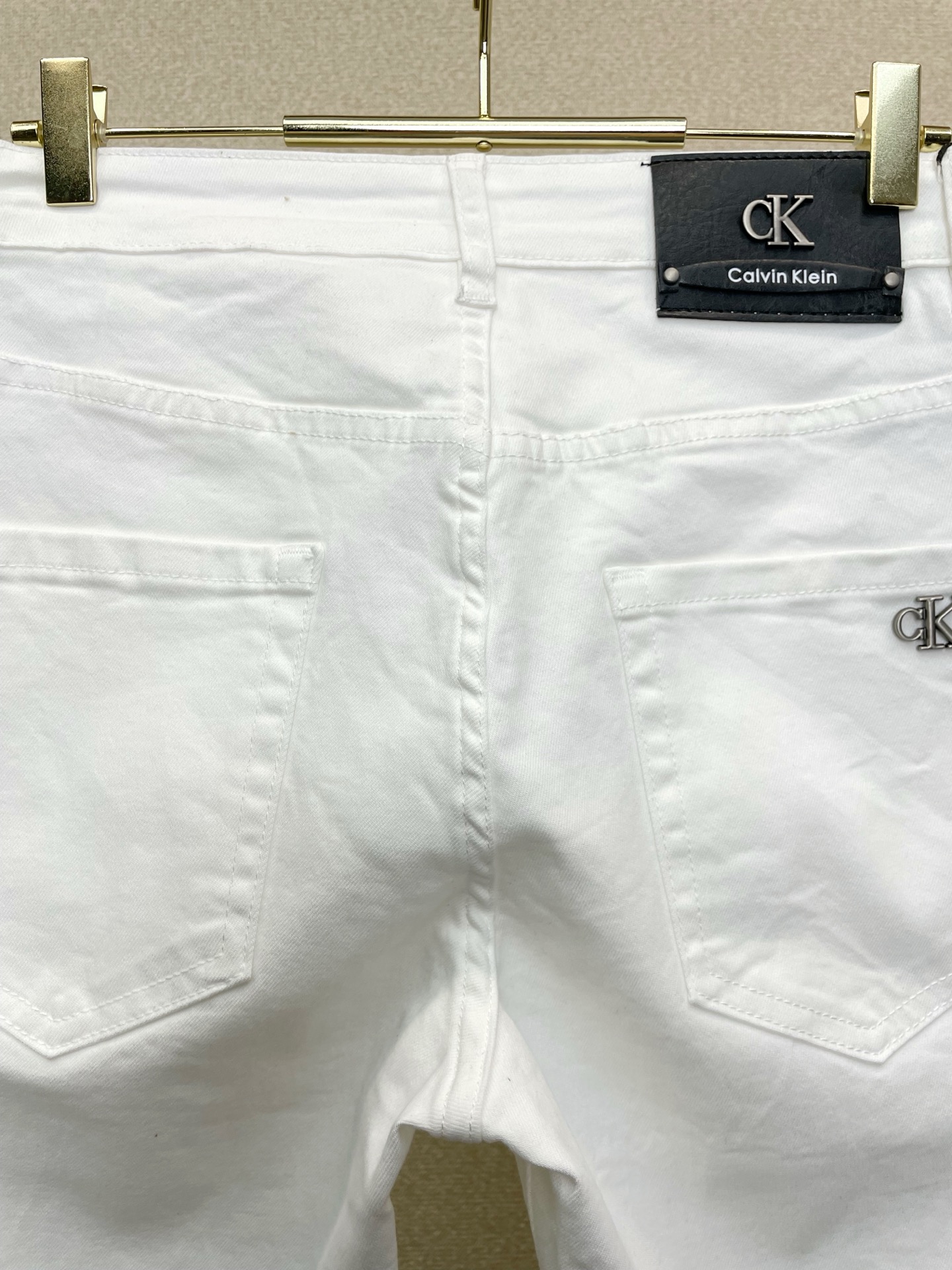 。Calvin Klein💥独家专供新款休闲短裤🩳 高端版本！专柜定制面料 透气舒适度高，细节无可挑剔，