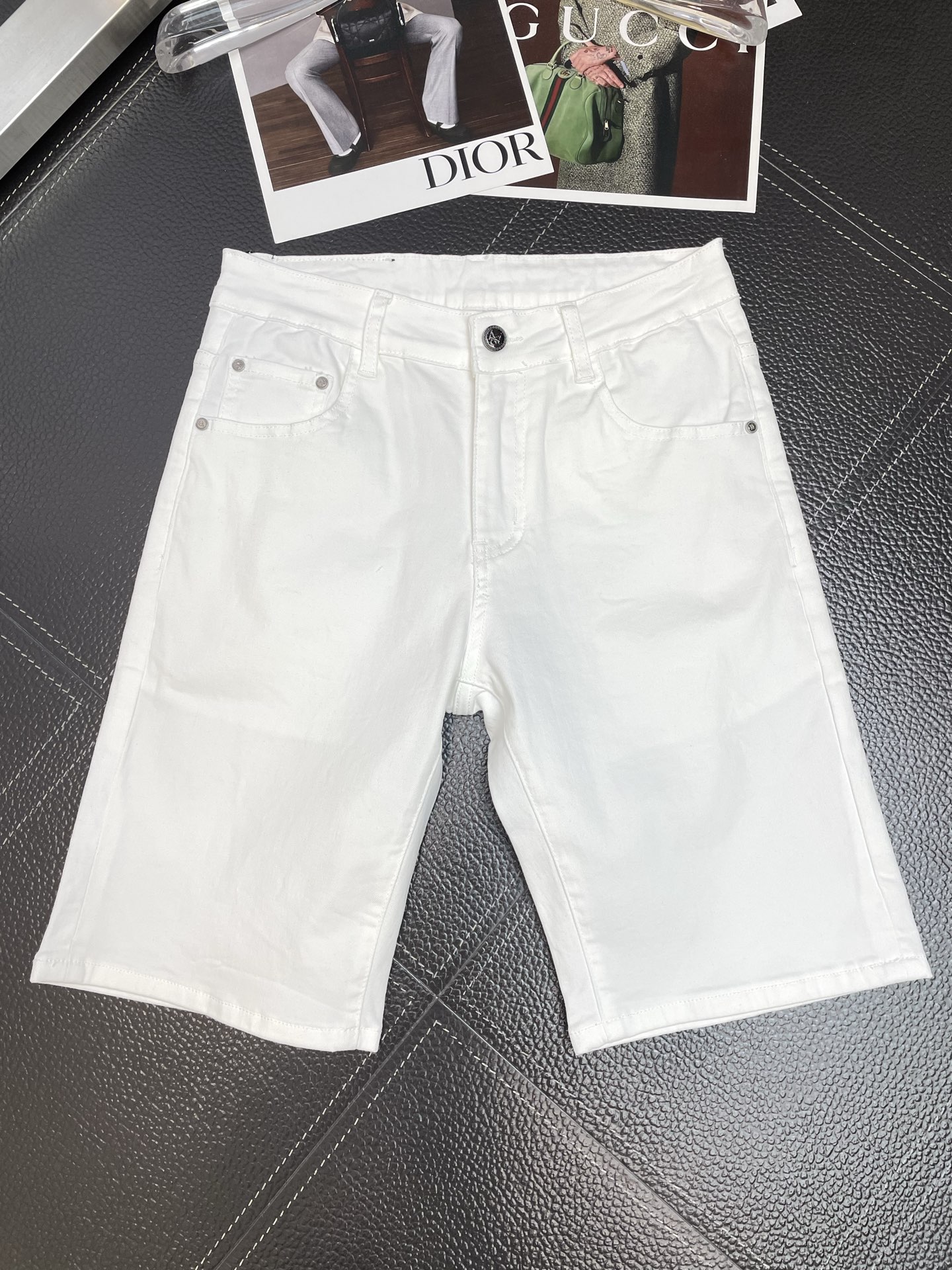 。Calvin Klein💥独家专供新款休闲短裤🩳 高端版本！专柜定制面料 透气舒适度高，细节无可挑剔，