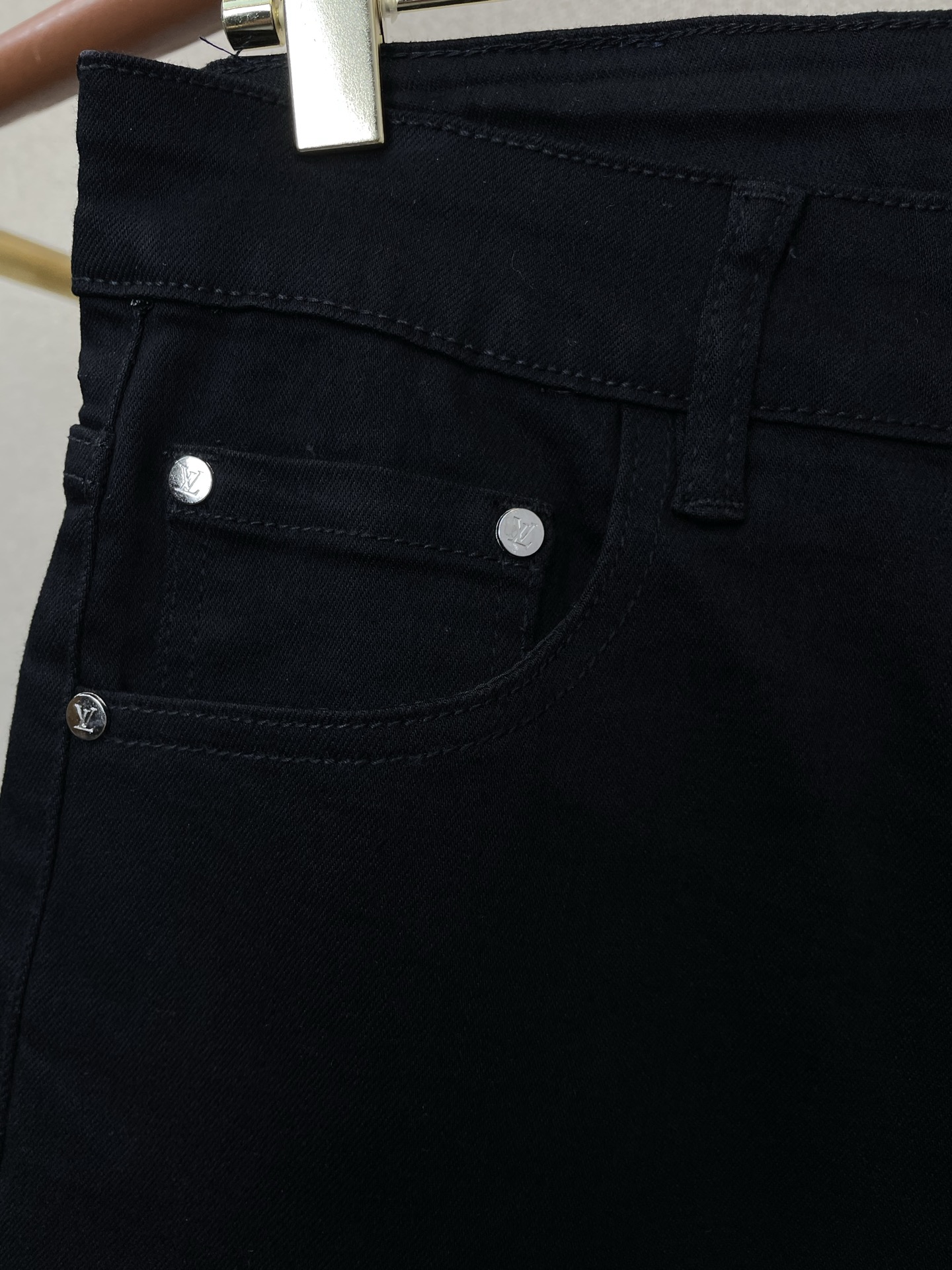 。Louis Vuitton路易威登💥独家专供新款休闲短裤🩳 高端版本！专柜定制面料 透气舒适度高，细节